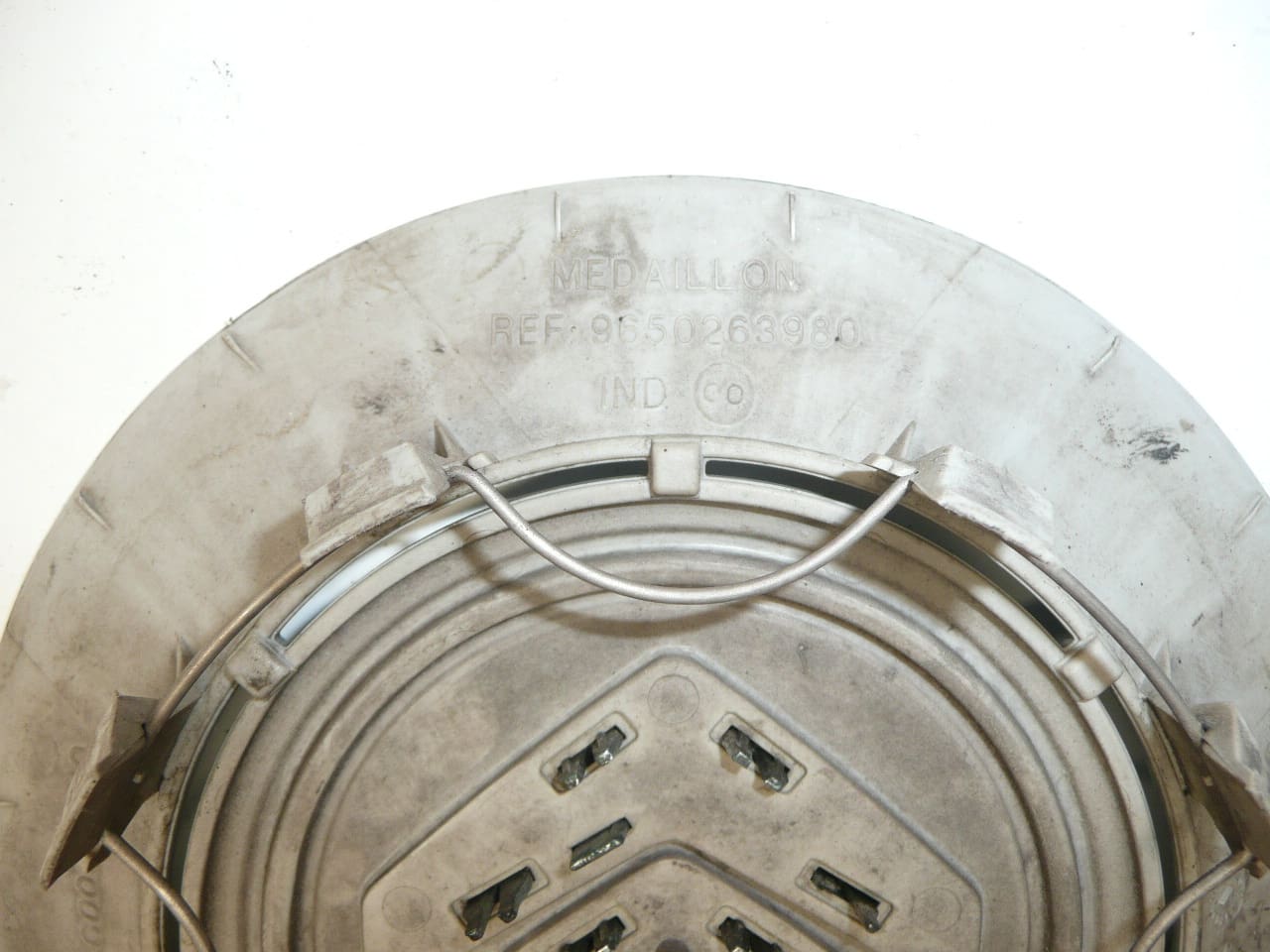 Copertura Cerchio 15" 16" 17" 4 Viti 9650263980 542121 - immagine 2