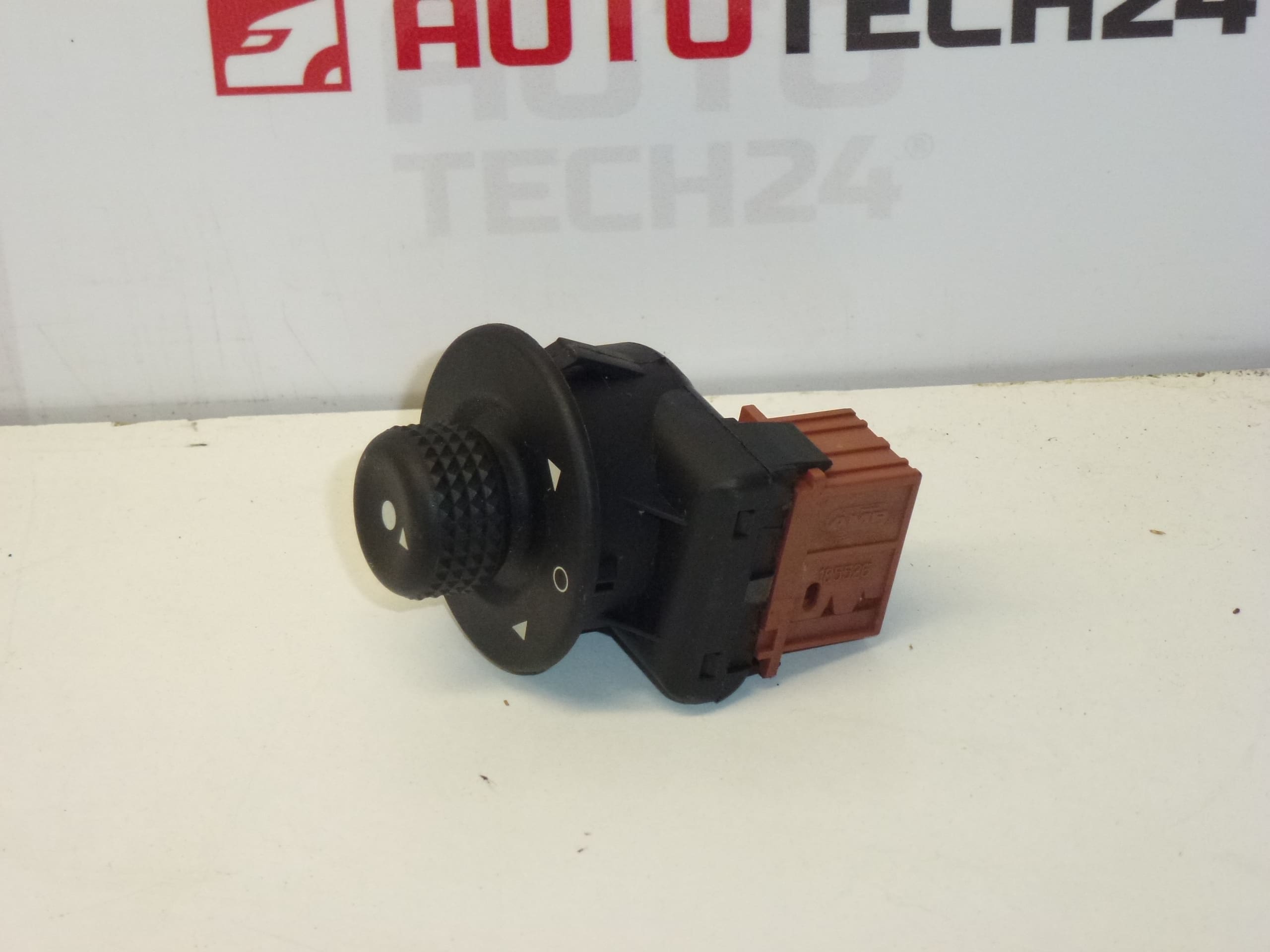 Comando regolazione specchietti retrovisori per Citroën/Peugeot 655424 - immagine 2