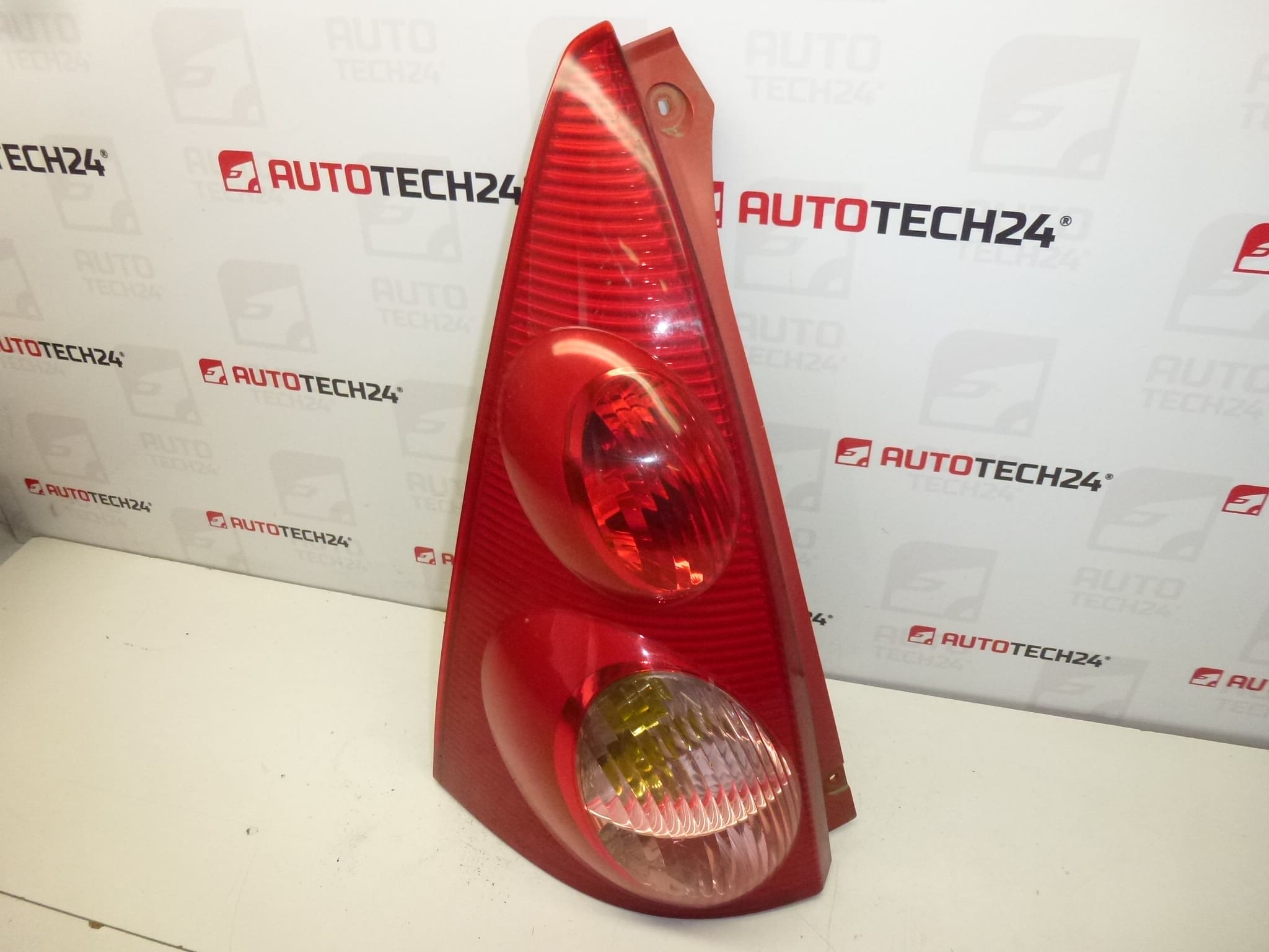 Fanale posteriore sinistro con attacco Peugeot 107 6350X6