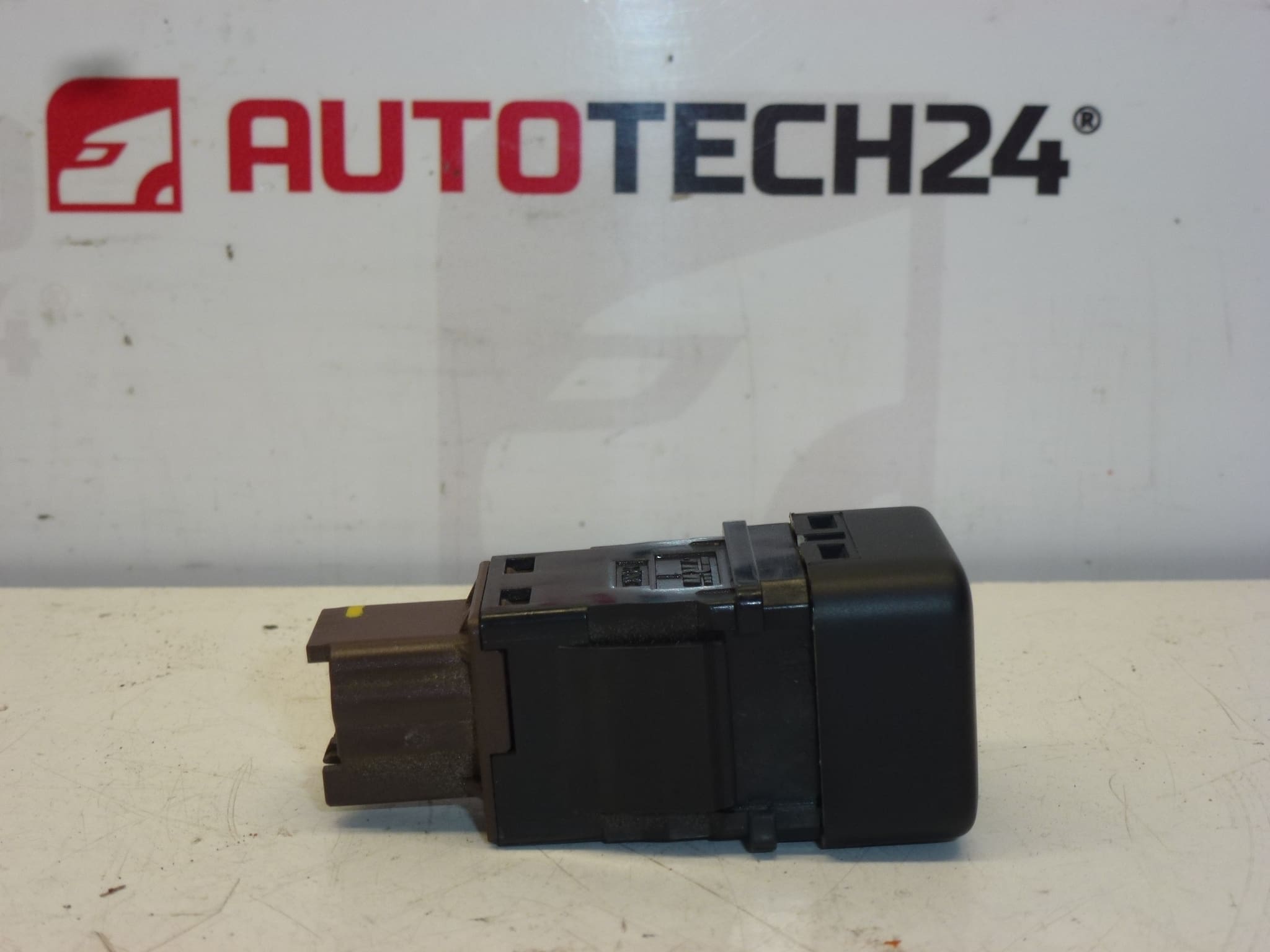 Interruttore airbag usato per Citroën/Peugeot - codici 96373645ZD, 96373645ZL, 8216F2 - immagine 2