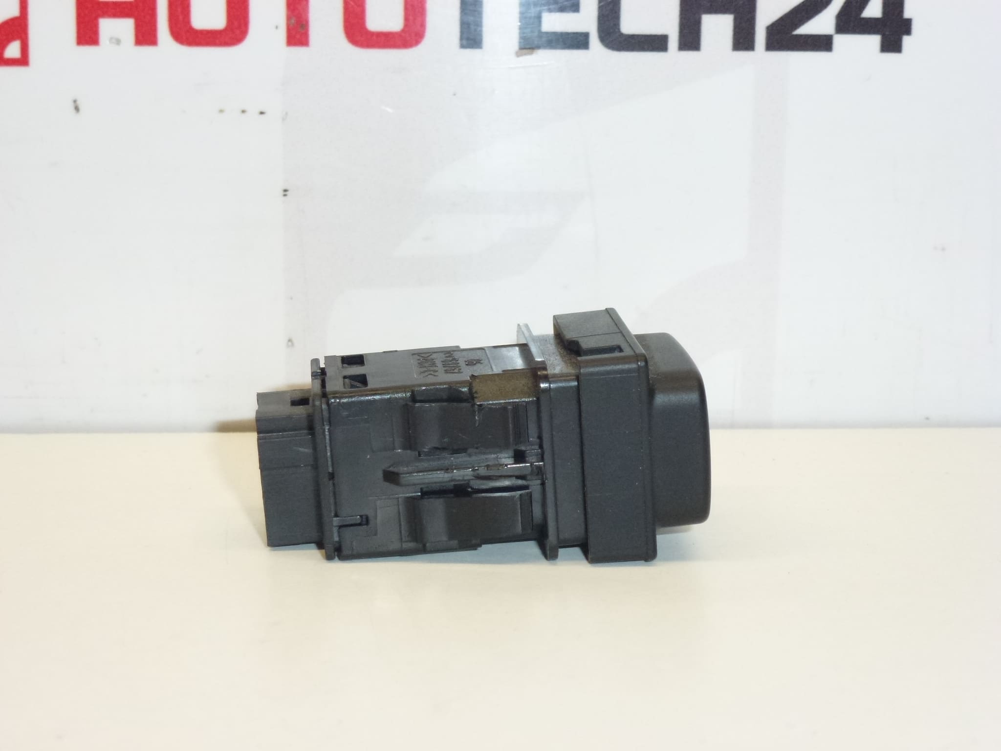 Interruttore Assistente Parcheggio Citroën Peugeot 96553139XT 6590Z7 - immagine 2