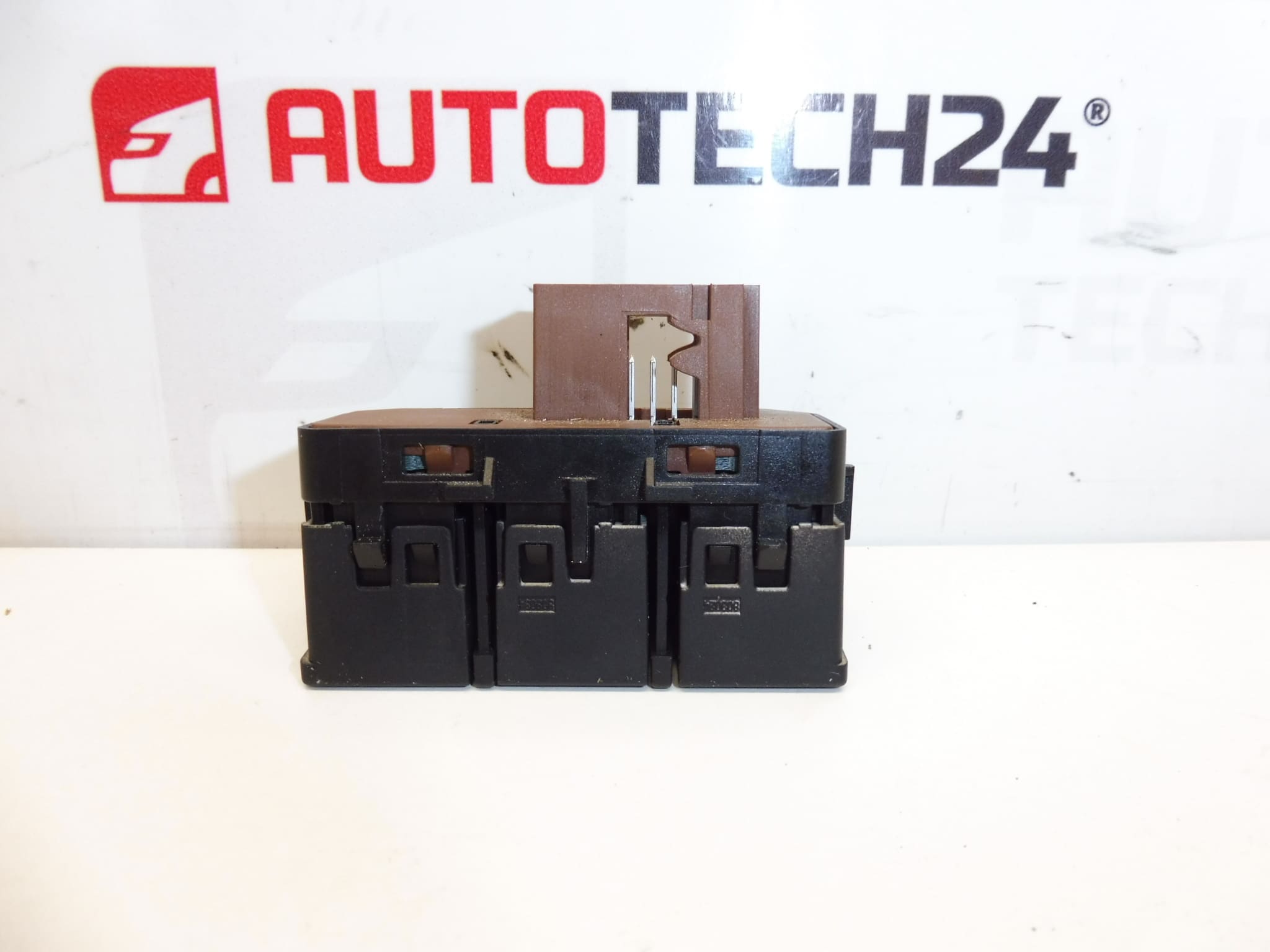 Interruttore della chiusura centralizzata con pulsante SOS per Citroën C5 X7 (cod. 96645838ZD, 649045) - ricambio usato - immagine 2