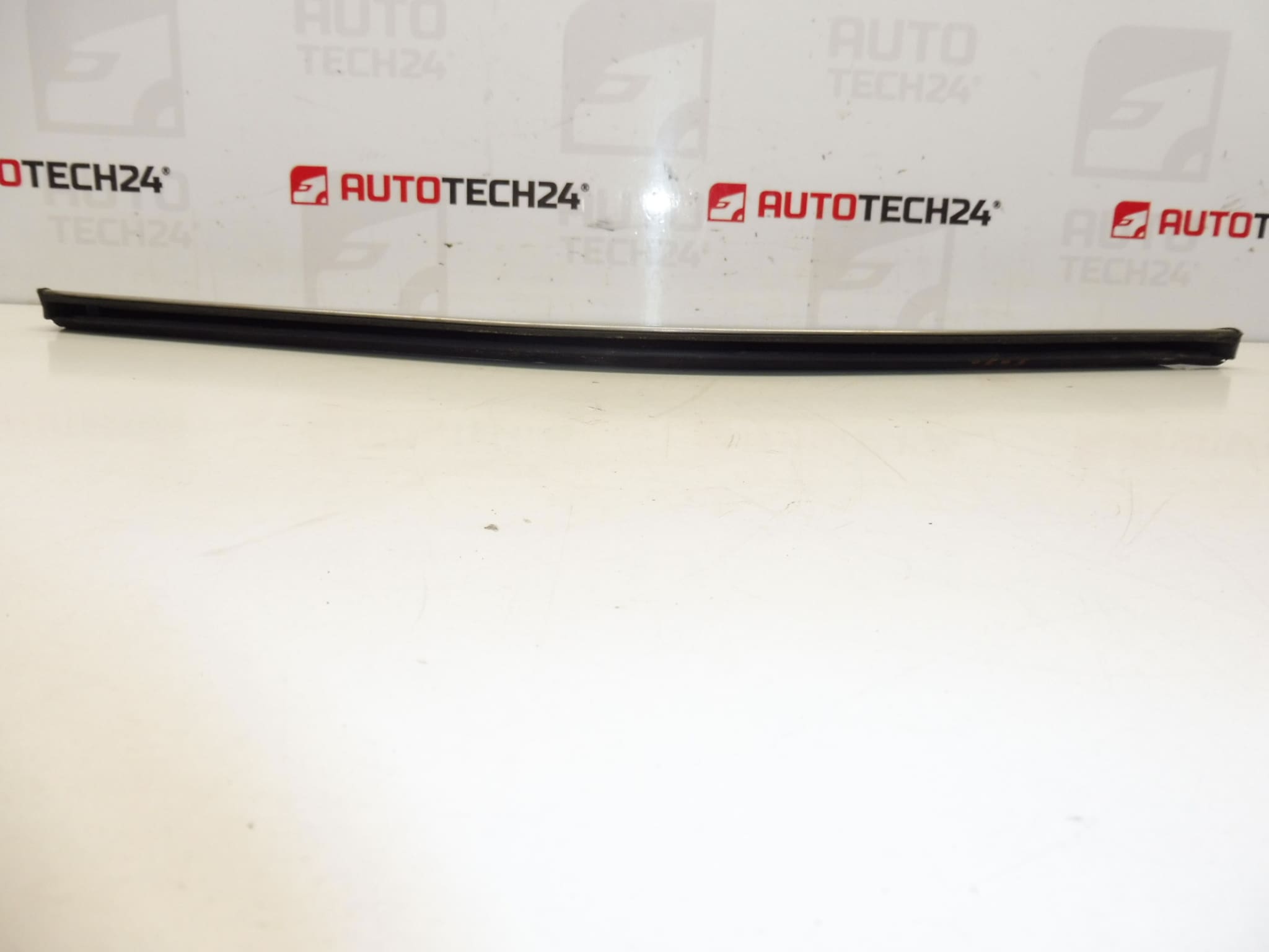 Listone CHROM per parafango anteriore destro Citroen C4 Picasso 7841W2 - immagine 2