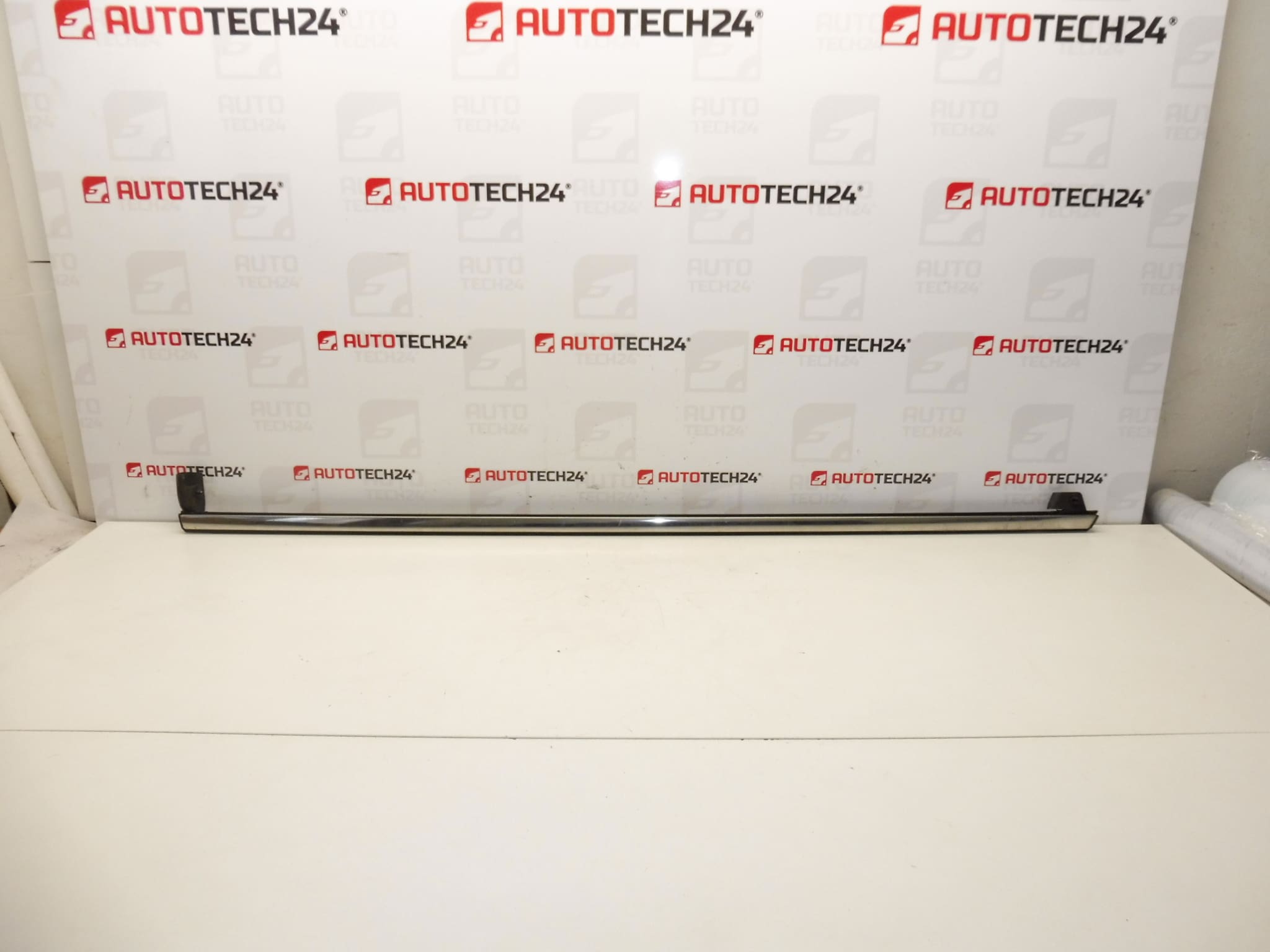 Listello CROMATO per porta posteriore sinistra Citroen C4 Picasso 9334N9