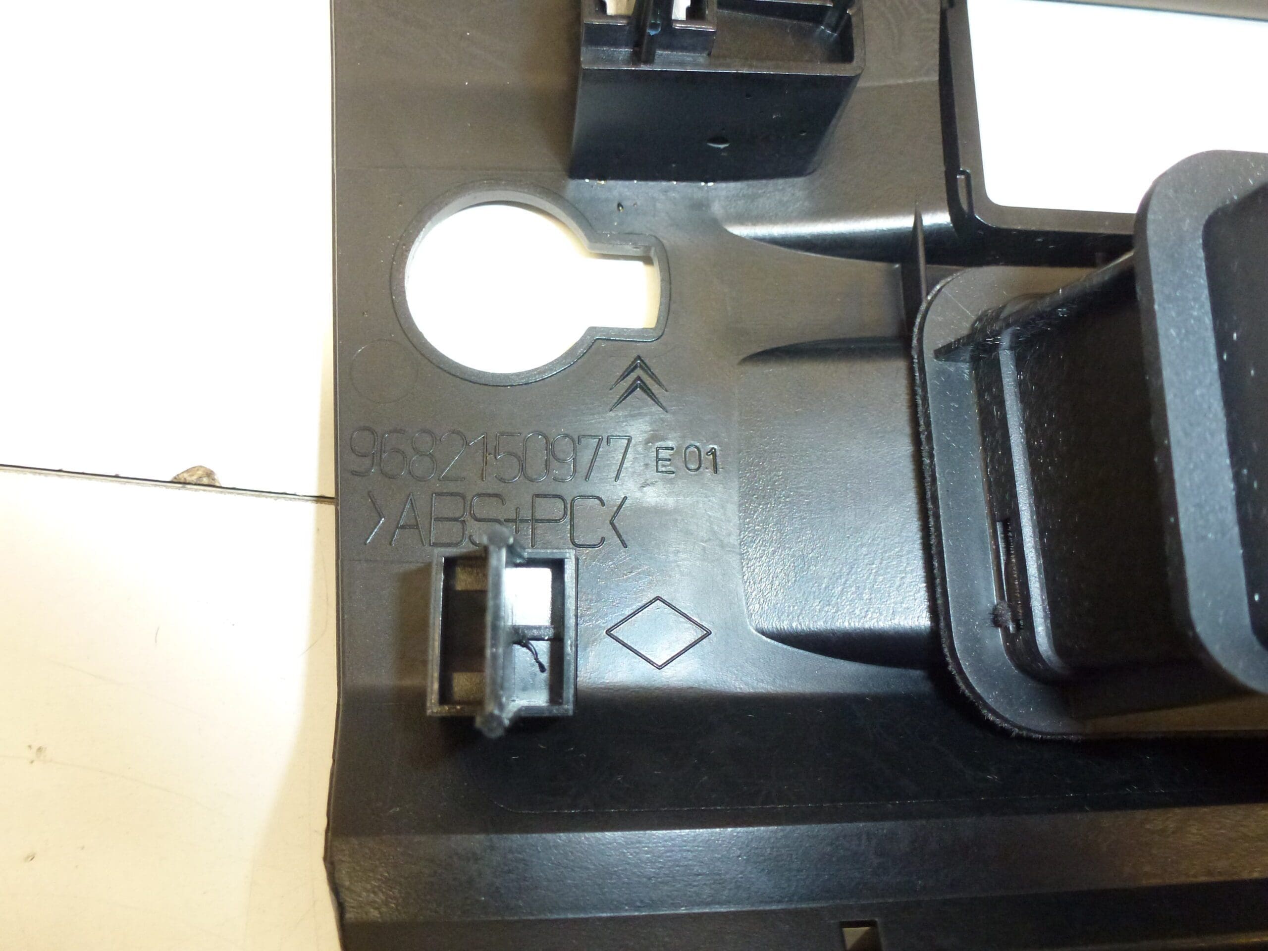 Cornice Centrale Citroën C4 9682150977 8212YA - immagine 2