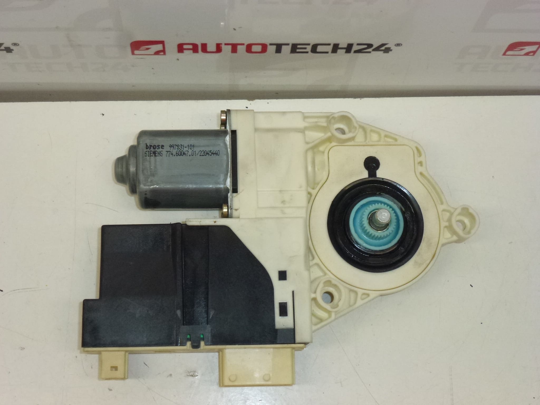 Motore alzacristallo destro Peugeot 307 9649911080 9222CF - immagine 2