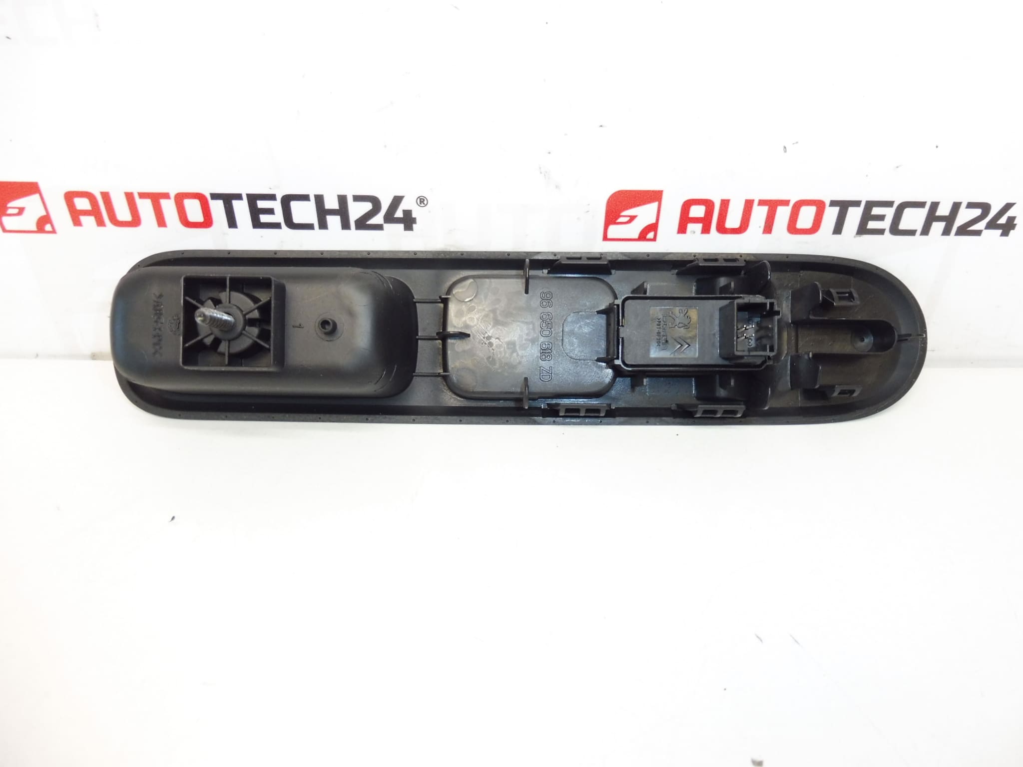 Comando alzacristalli Peugeot 3008 e 5008 96662297XT 96650618ZD 6490X3 - immagine 2