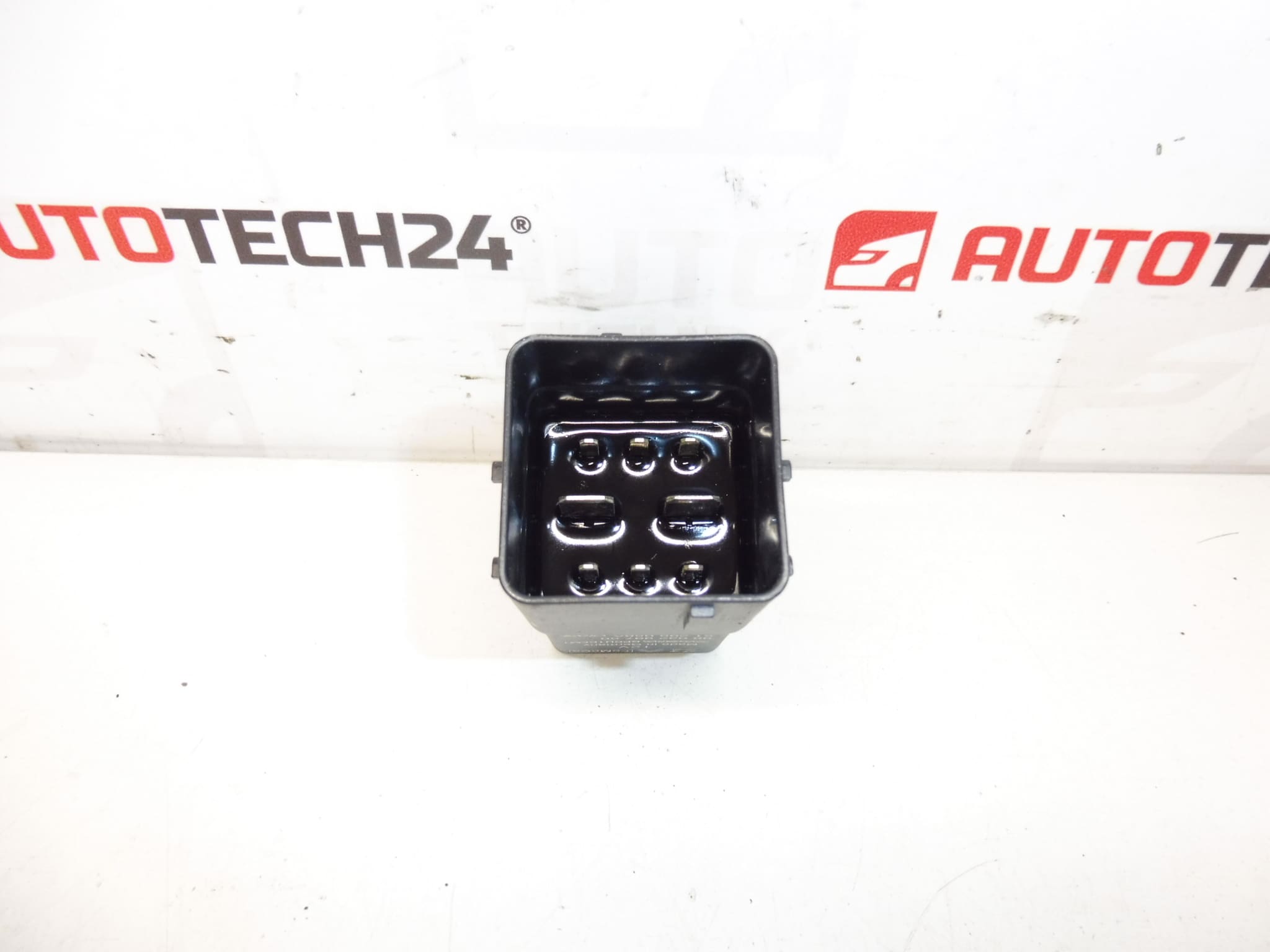 Relè di Accensione MAGMA Citroën Peugeot 9803299780 - immagine 2