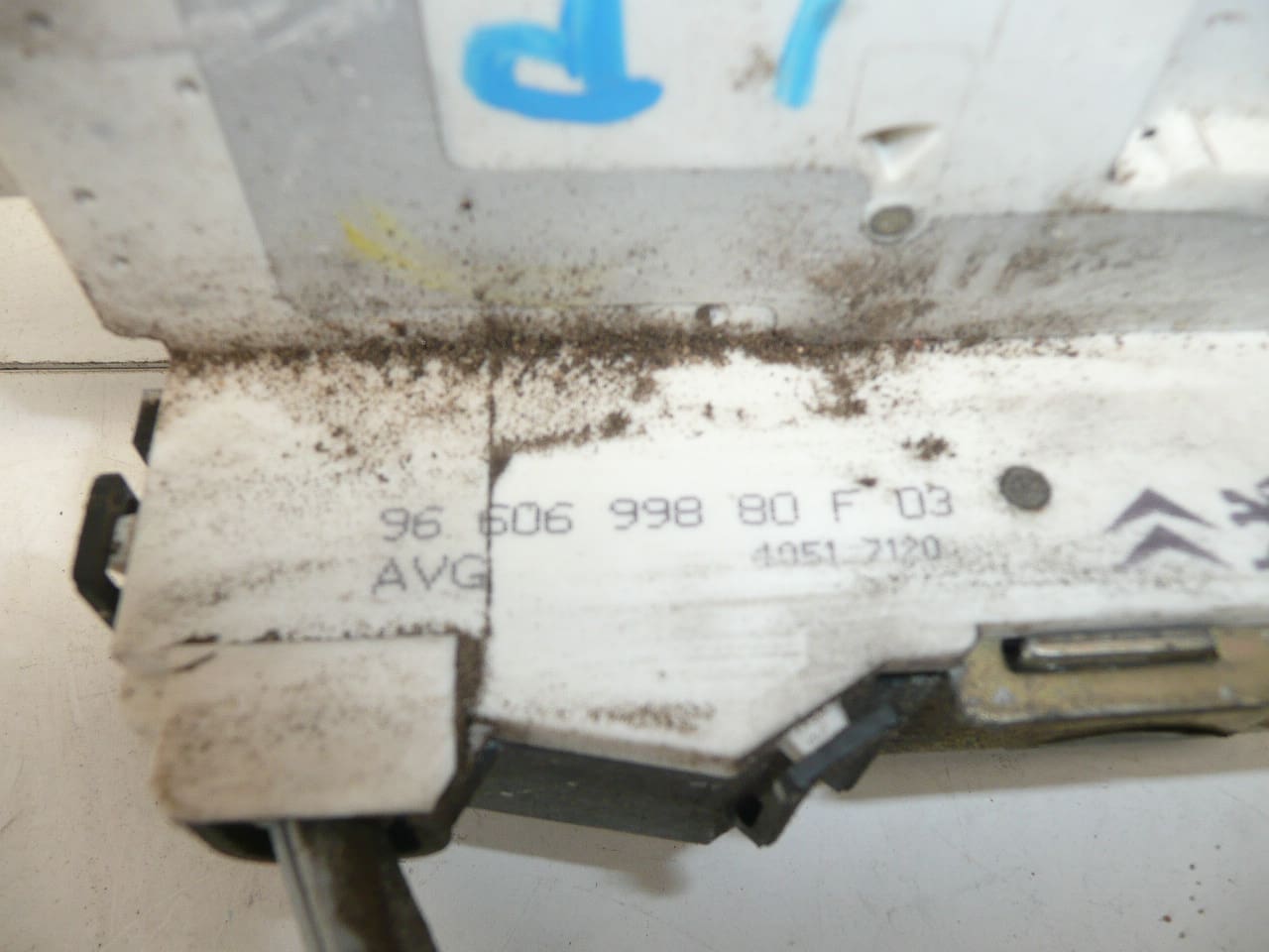 Chiusura della porta anteriore sinistra Citroën C4 9660699880 9135R0 - immagine 2