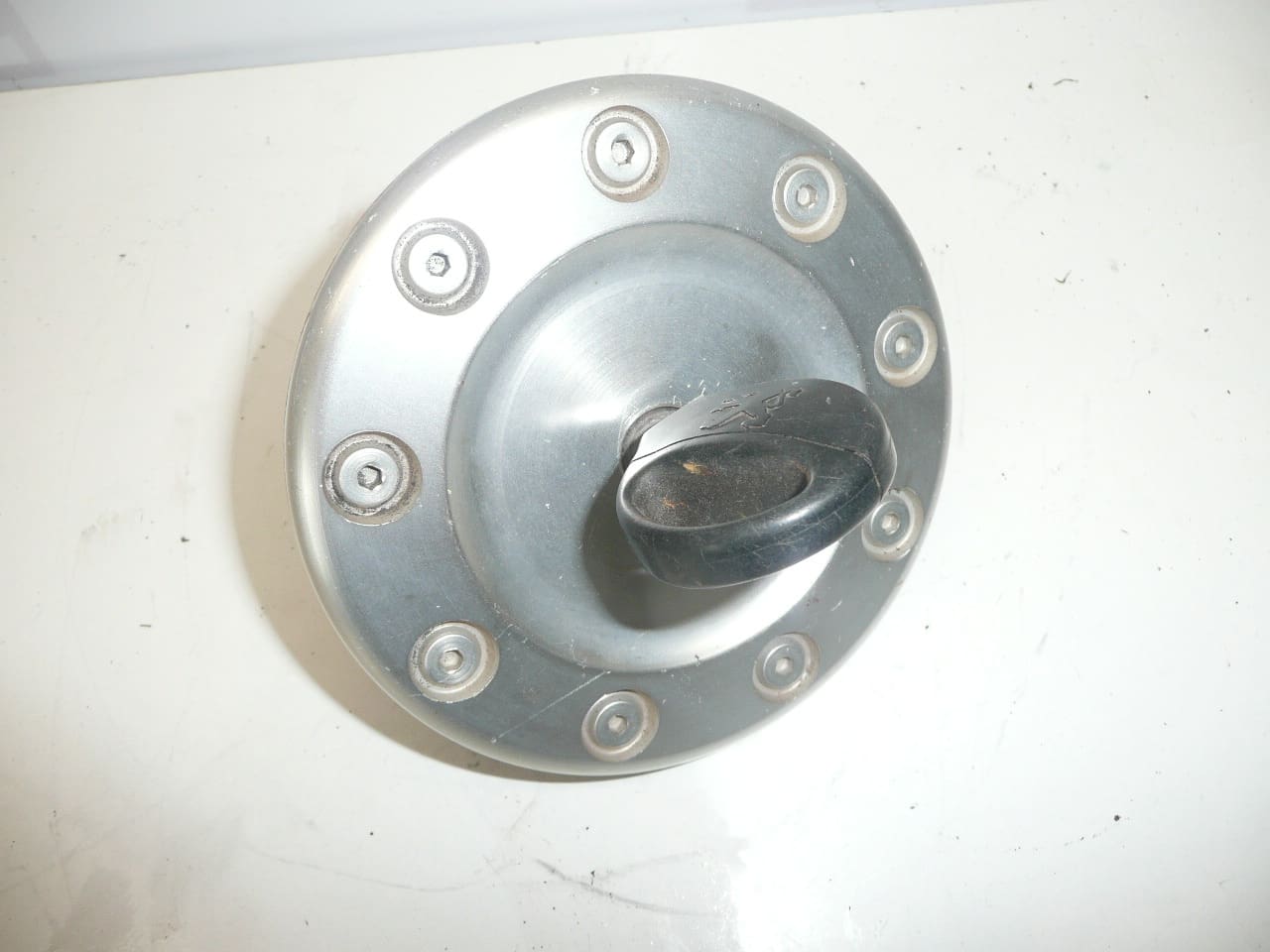 Tappo Copertura Serbatoio Peugeot 206 1508H2 1508F6 - immagine 2