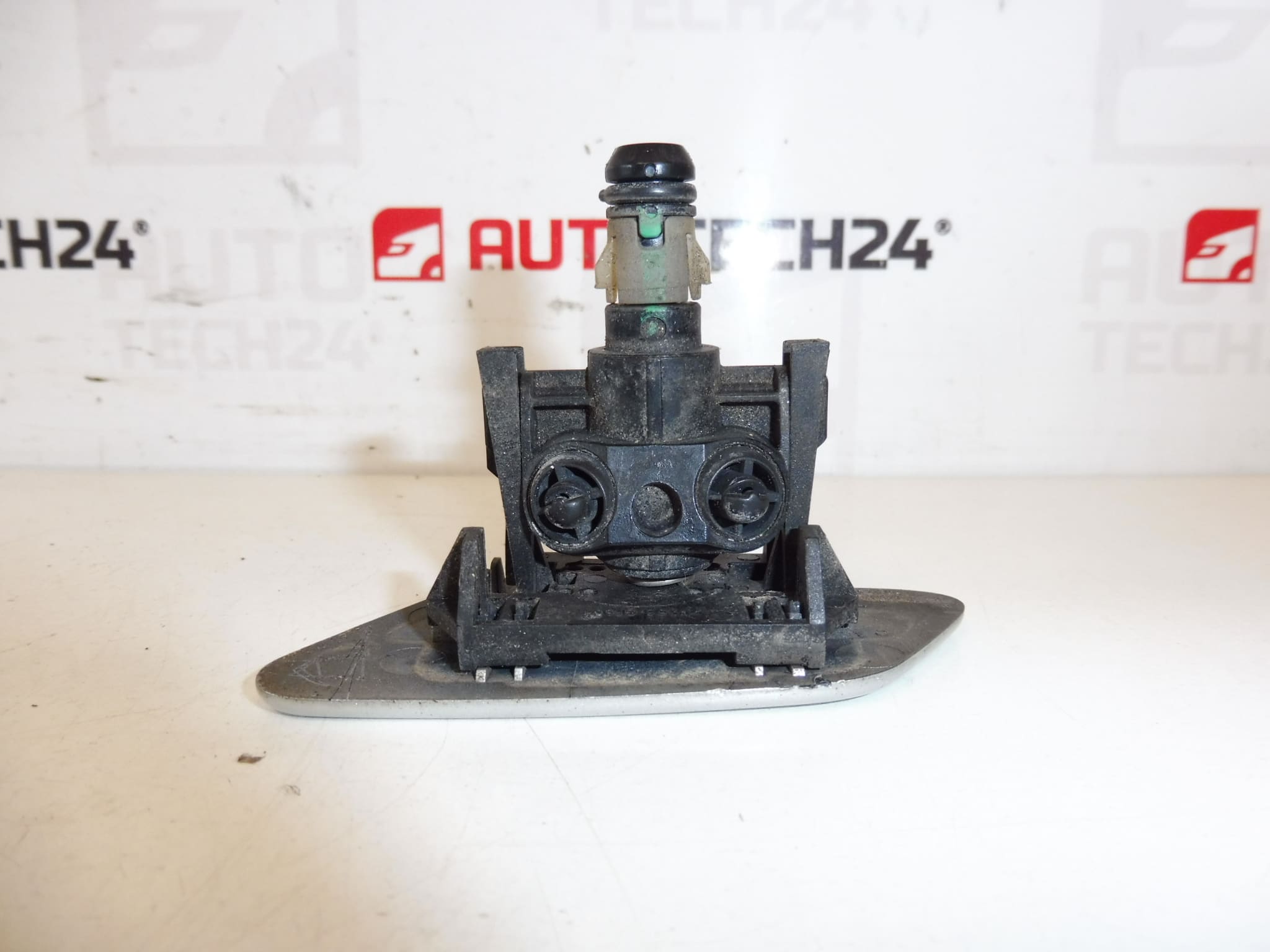 Ugello Del Lavavetri Con Copertura Faro Destro EZRC Citroën C8 6438K3 6438K7 - immagine 2