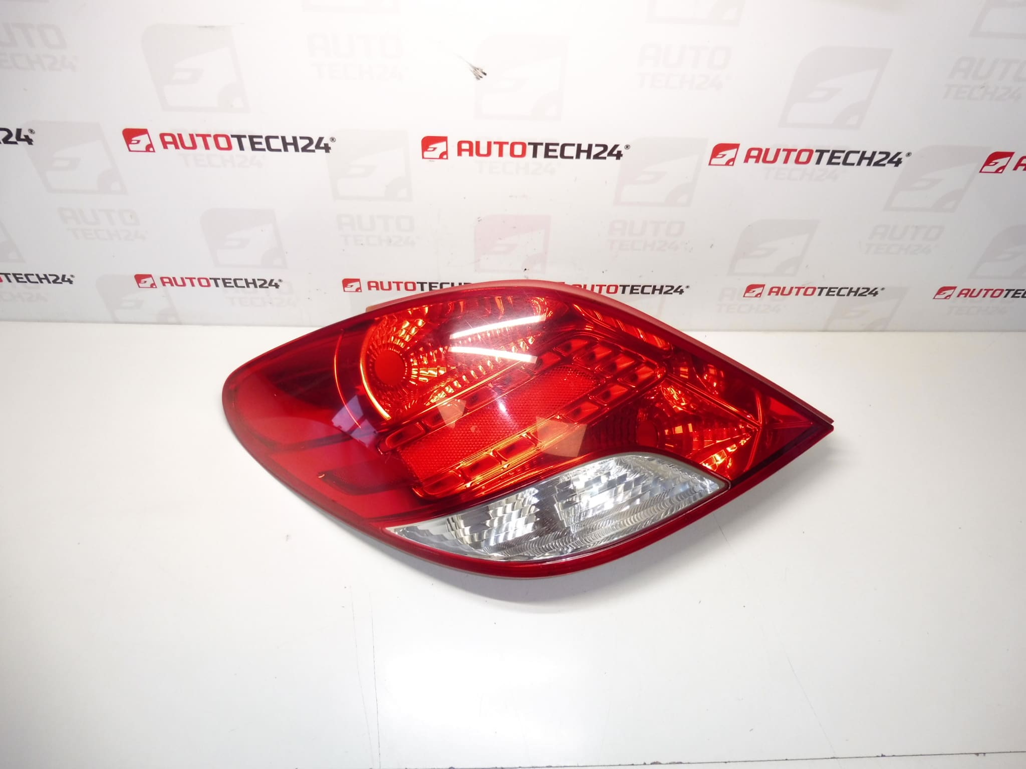 Lampada posteriore sinistra Peugeot 207 9686566080 6350HQ