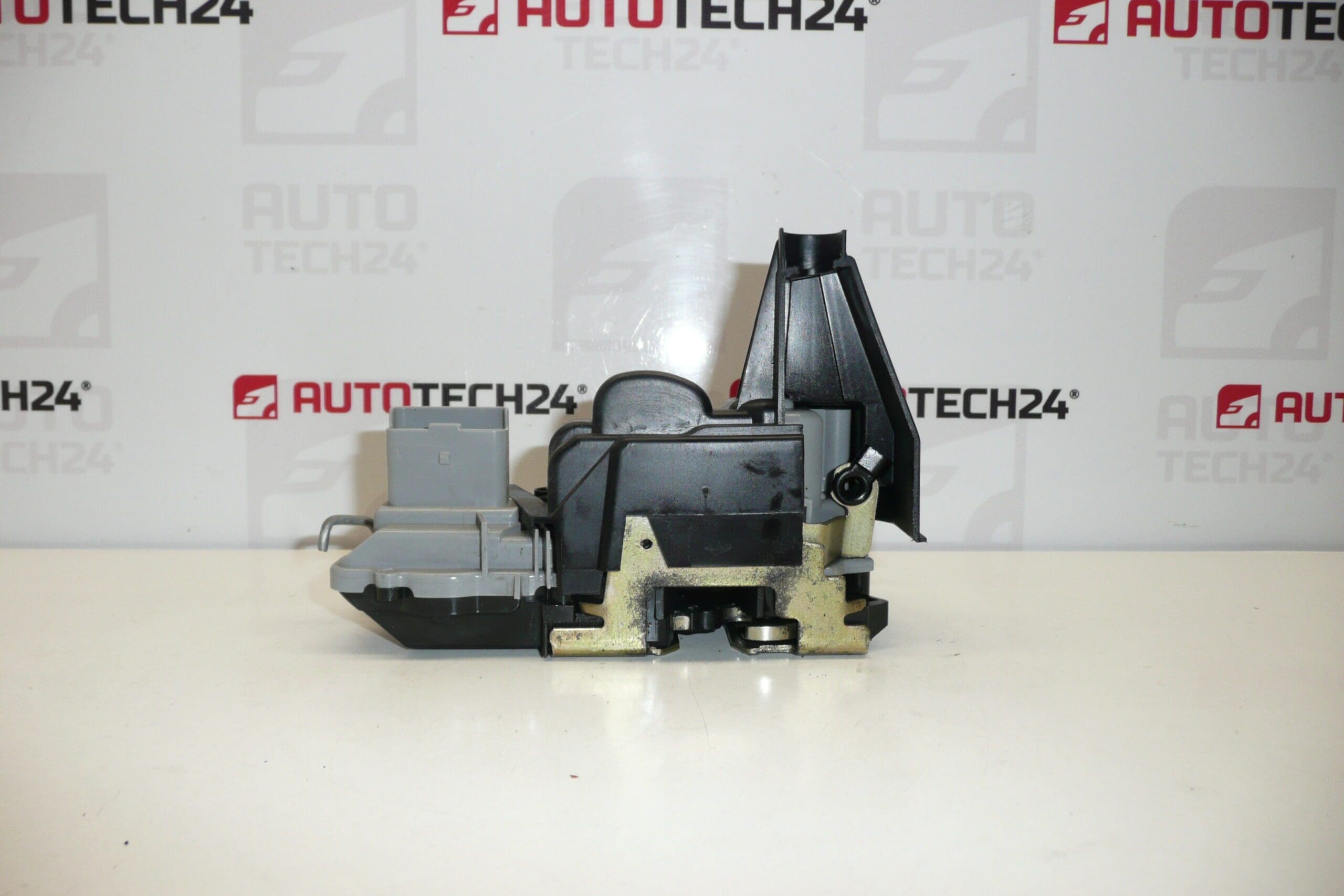 Porta anteriore sinistra Peugeot 307 9135N4 - immagine 2