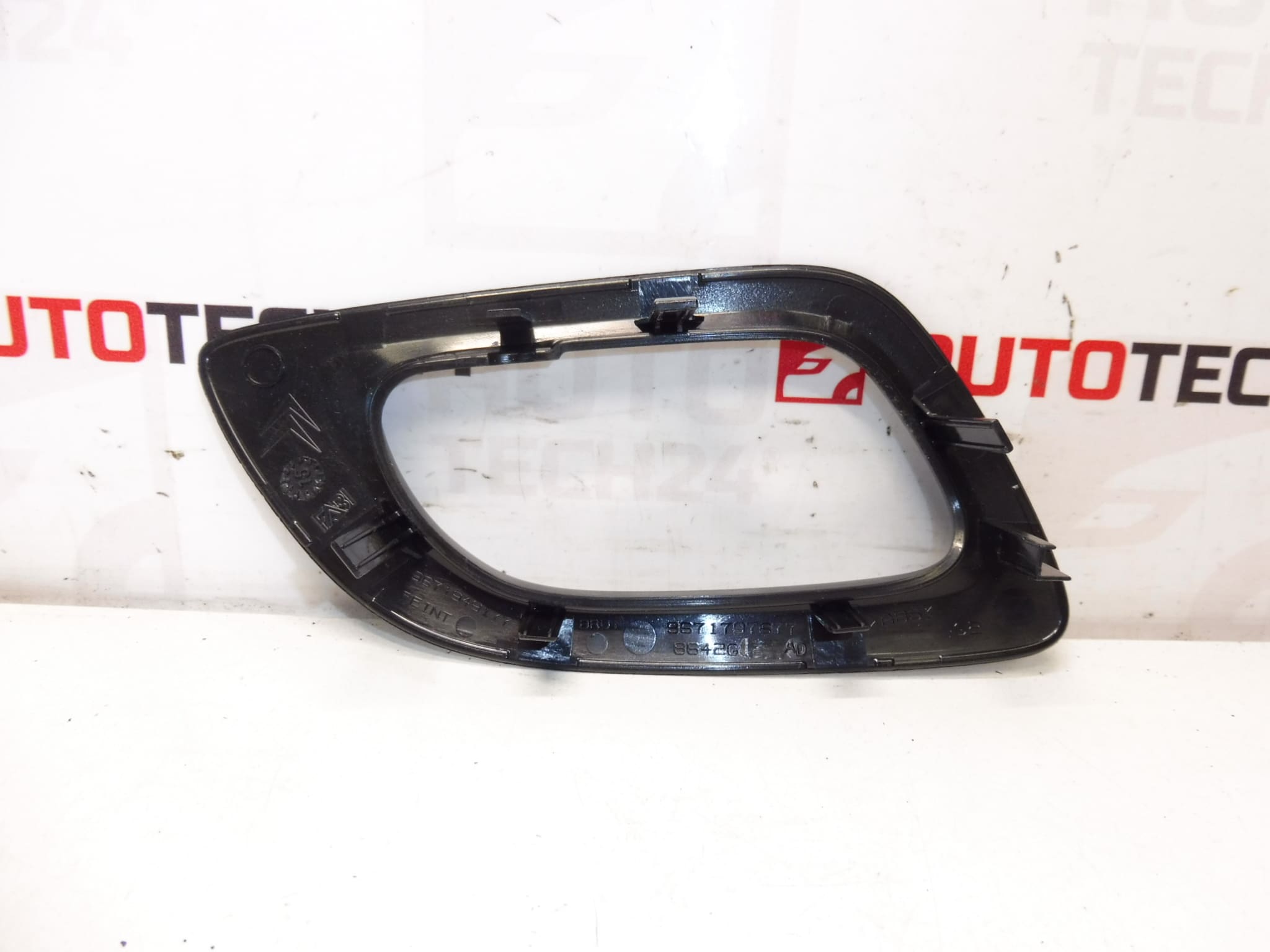 Copertura interna per maniglia della portiera sinistra Citroën C4/DS4 - codici 9671797677, 9671949177, 9119JZ - immagine 2