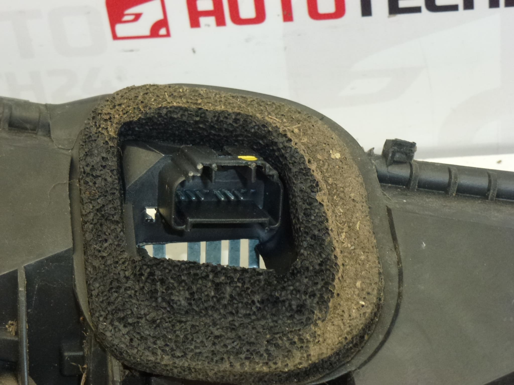 Presa Lampade Sinistra Posteriore Citroën C1 Peugeot 107 634686 - immagine 2