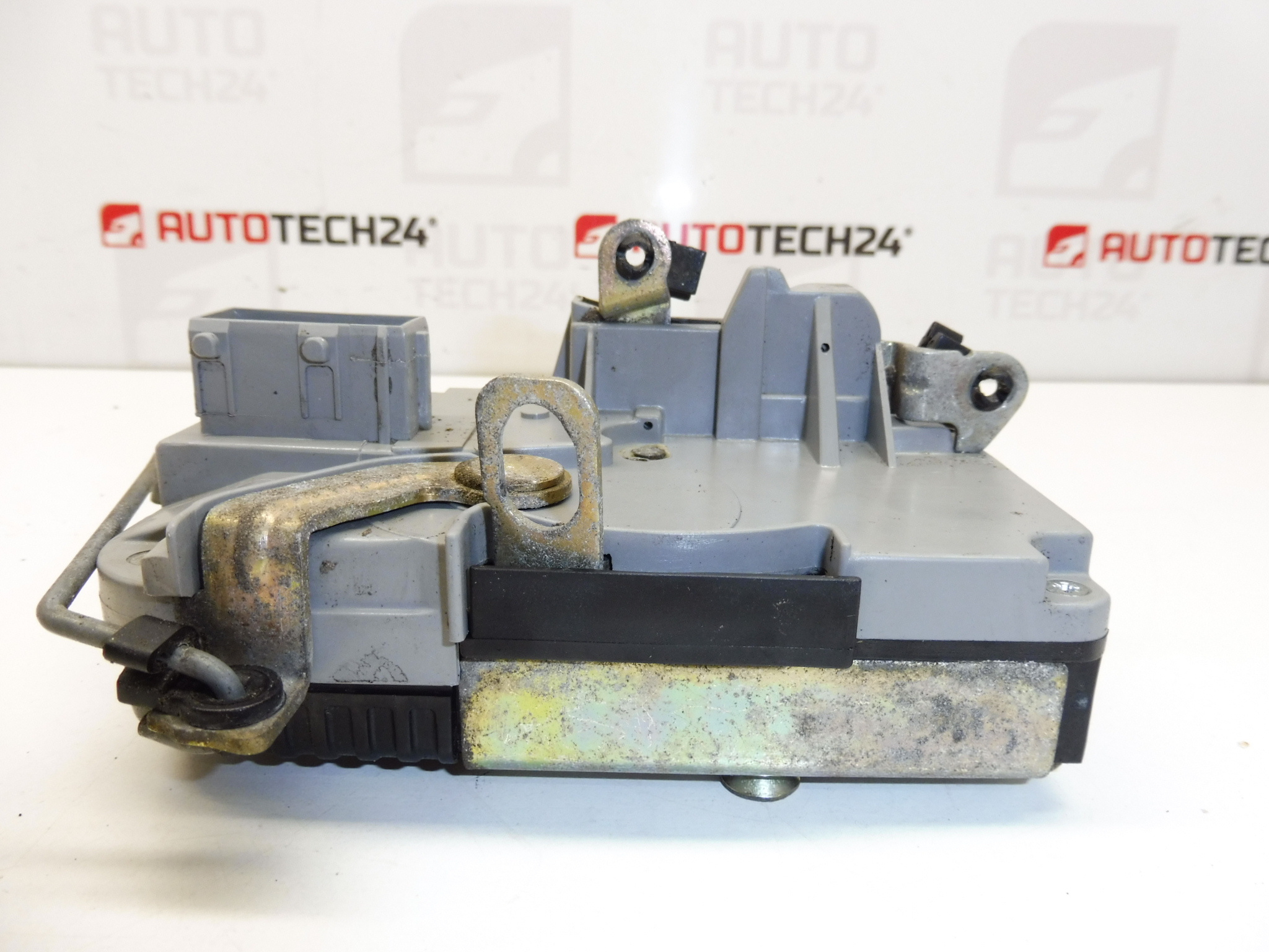 Serratura porta destra Peugeot 206 connettore quadro 9136J1