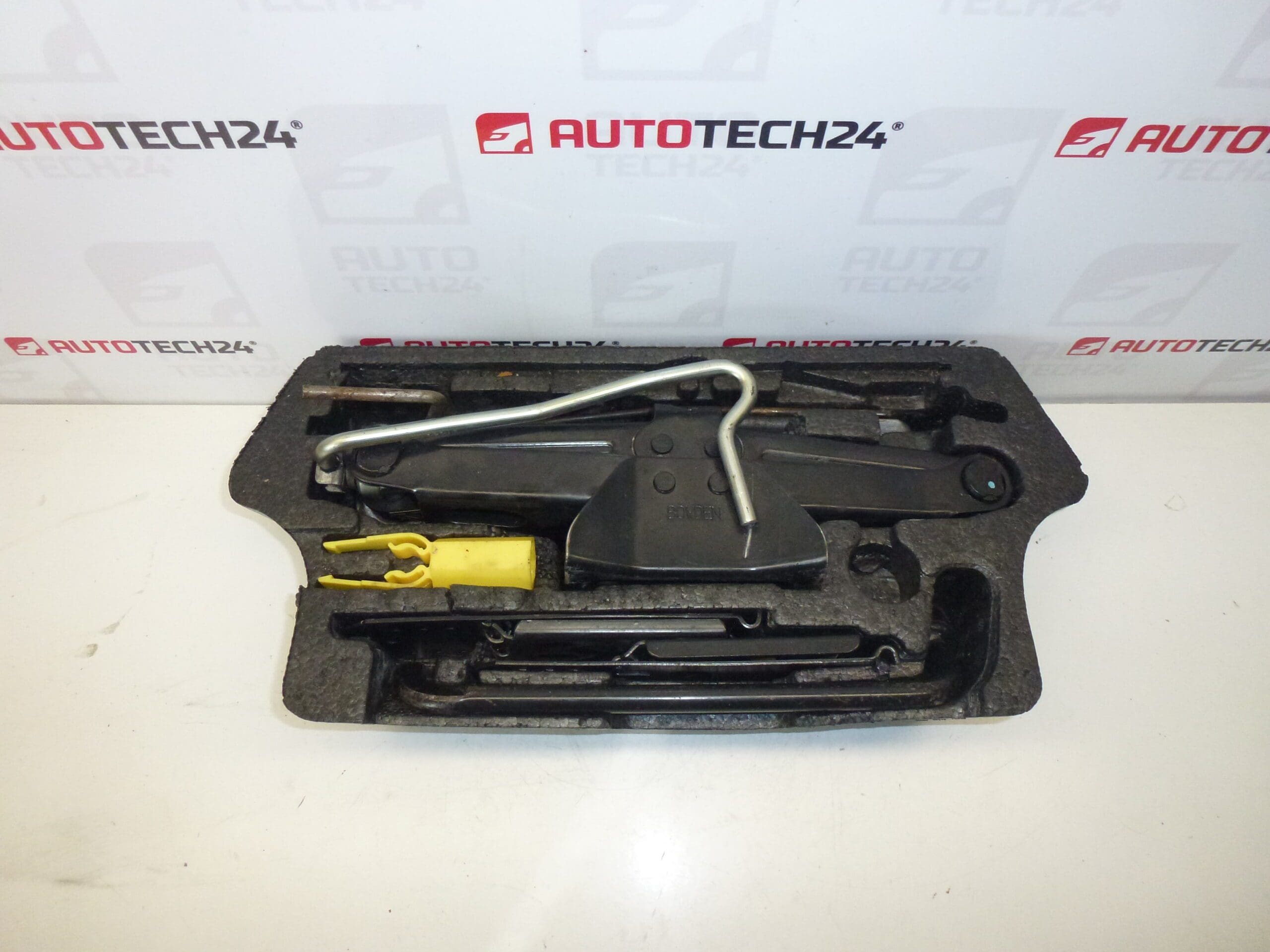 Attrezzi, cric, chiave, occhiello di traino Citroën C4 GRAND Picasso 6736A3