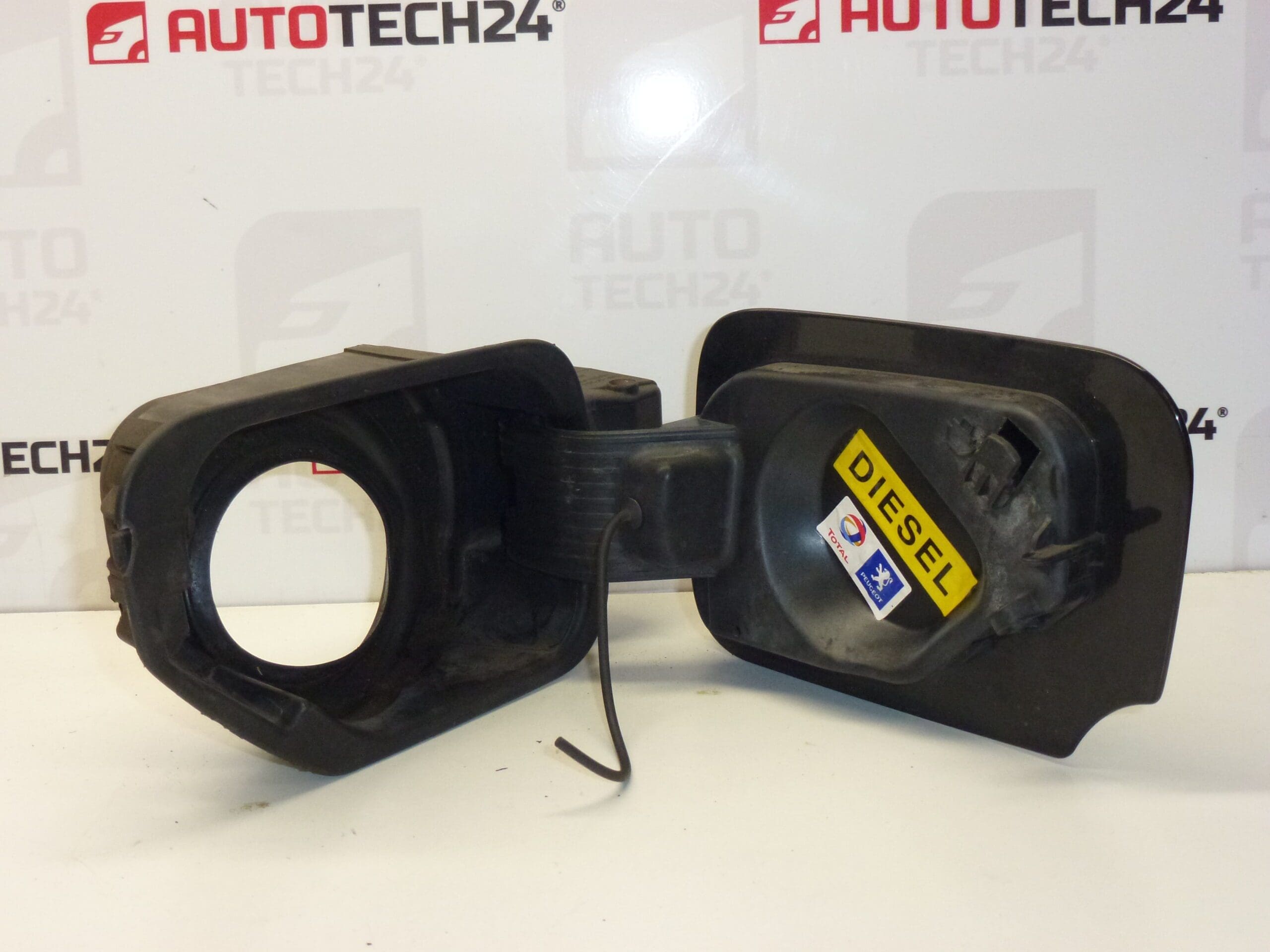 Coperchio del serbatoio Peugeot 407 1517A7 151877 KTVD