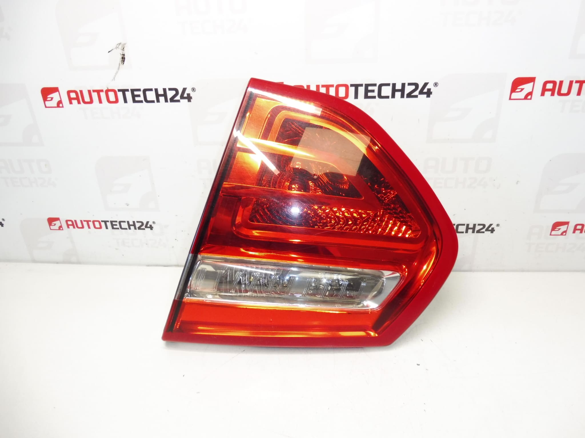 Coperchio di luce destra posteriore Citroën C4 Picasso 9673164980 6351cc