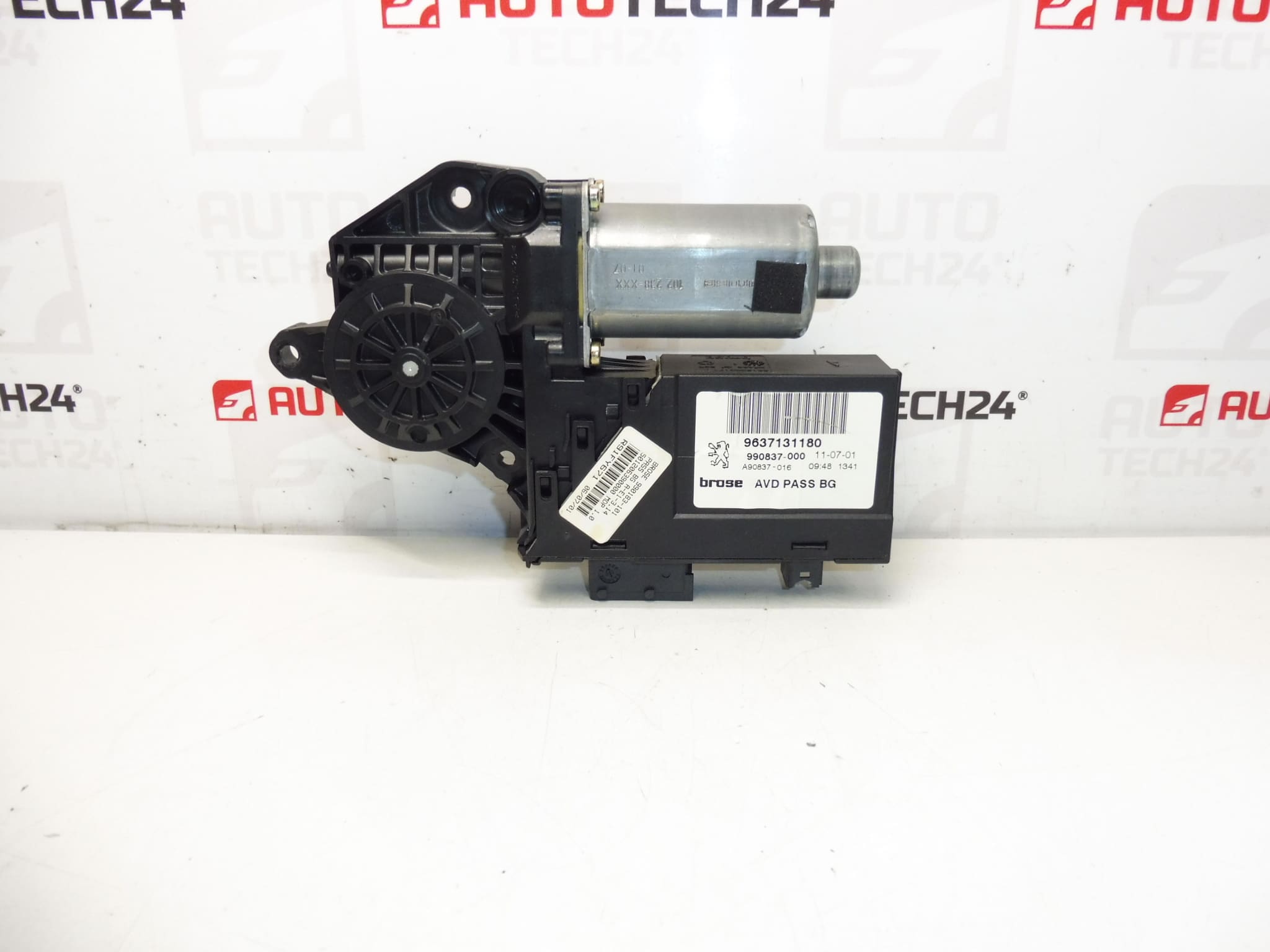 La finestra anteriore destra della Peugeot 307 9637131180 9222az