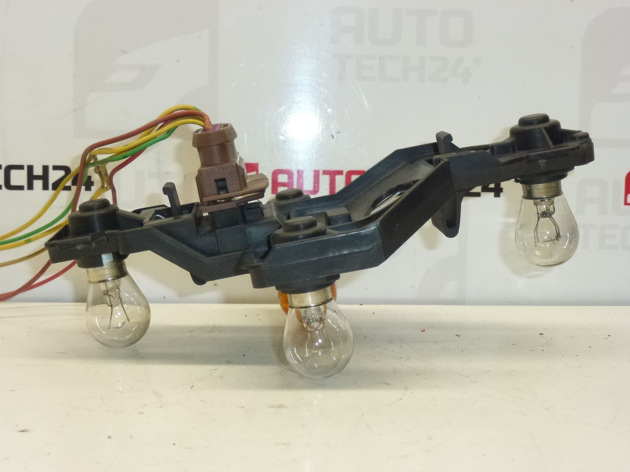 Coppia di connettori per lampade posteriori sinistre Citroën Xsara Kombi 6350J8 - immagine 2