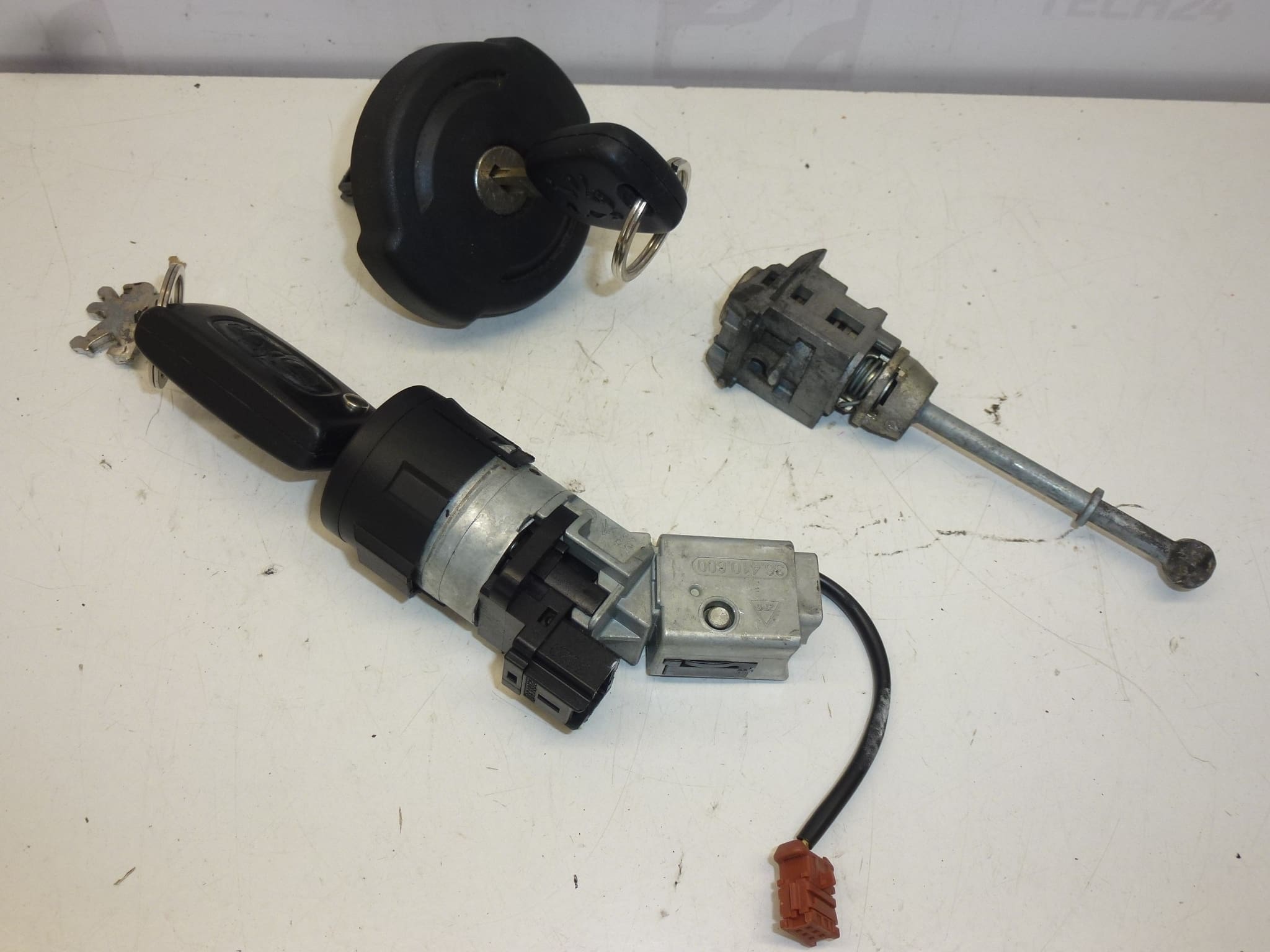 Kit serrature con 2 chiavi per Citroën e Peugeot - codici 4162SS, 4162KF, 4162XT - immagine 2