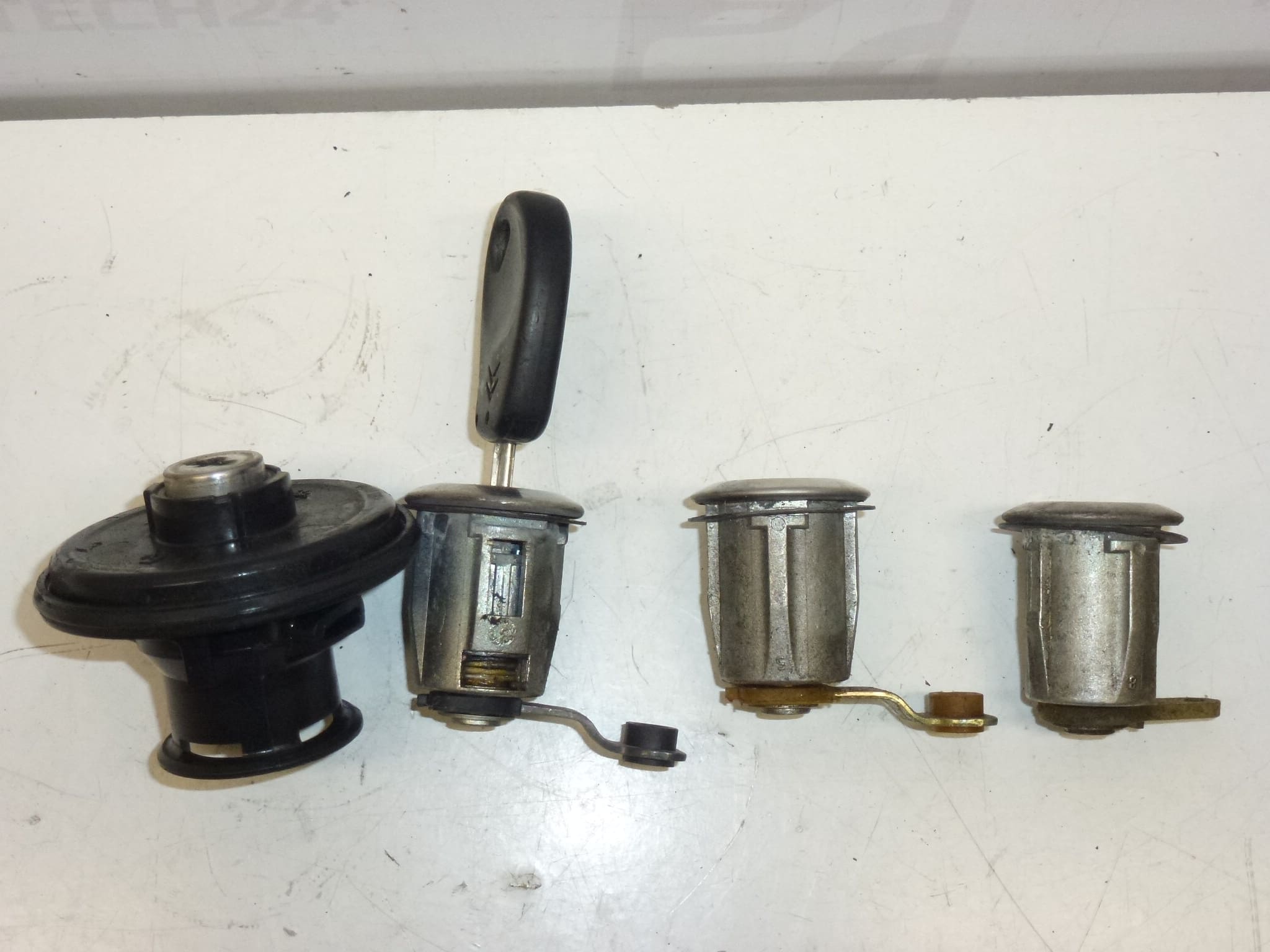 Set di Chiavi e Serrature Citroën Berlingo II 4162CF - immagine 2