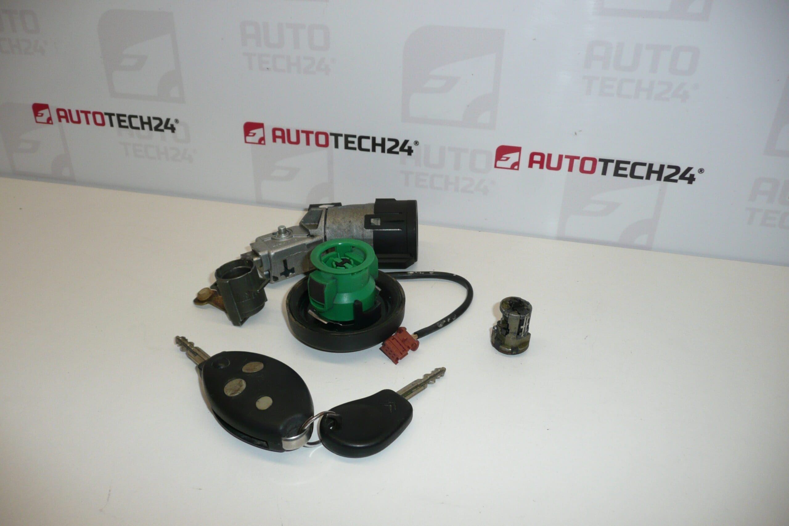 Kit serrature con 2 chiavi per Citroën C5 2005-2007 4162HE - immagine 2
