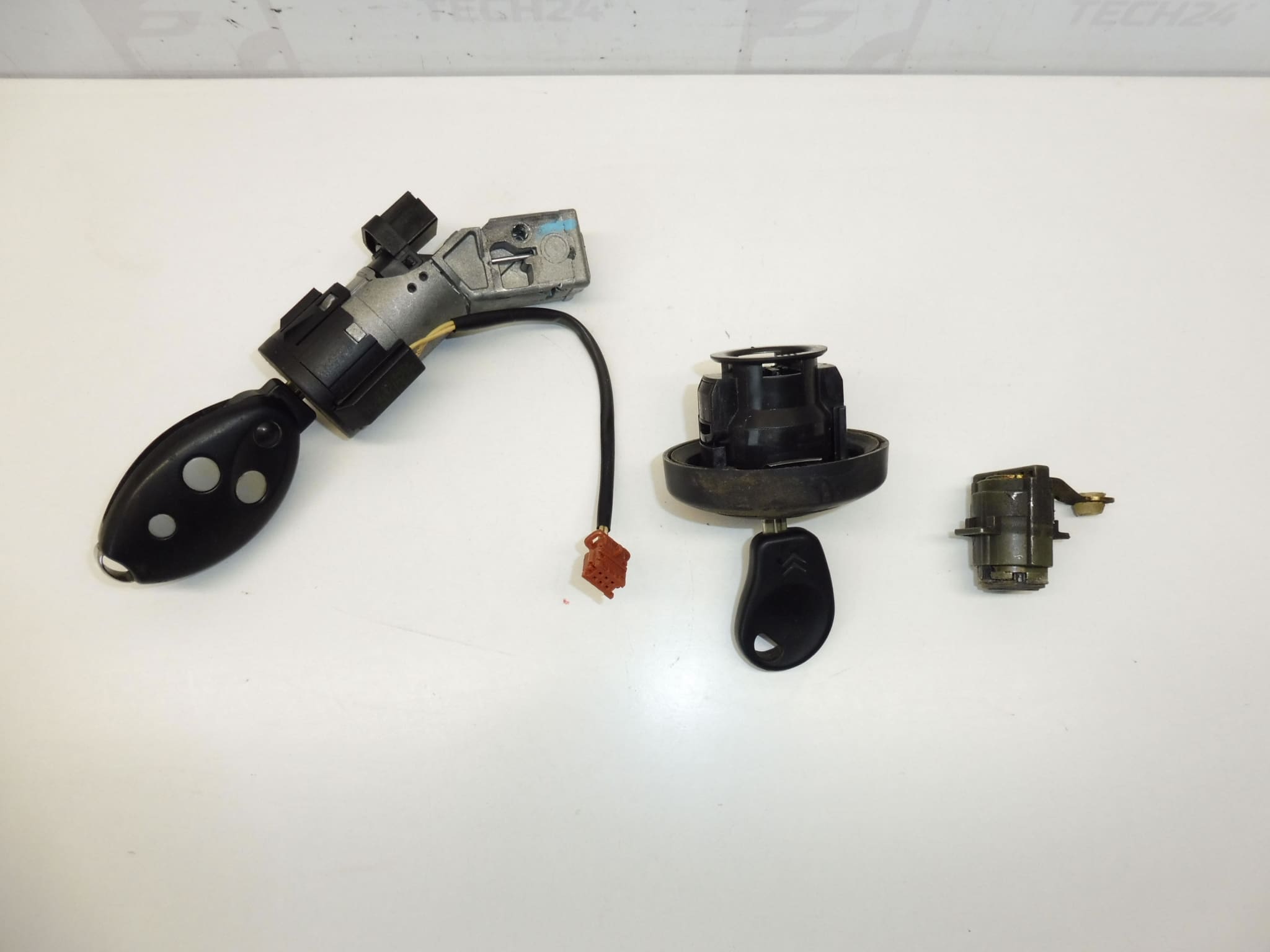 Kit serrature con 2 chiavi per Citroën C5 2005-2007 4162HE - immagine 2