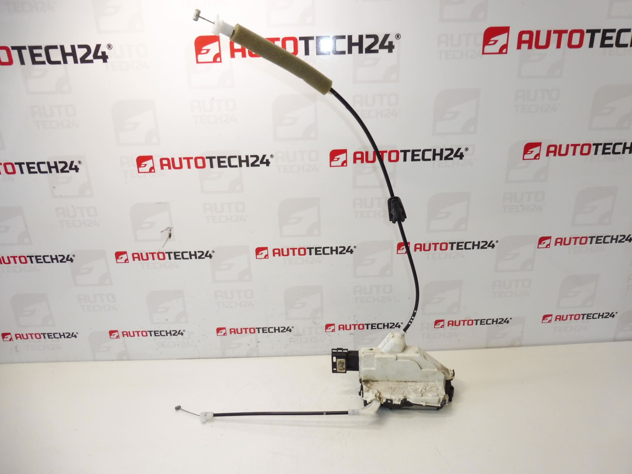 Blocco della porta posteriore sinistra di Peugeot 308 006173 A04993