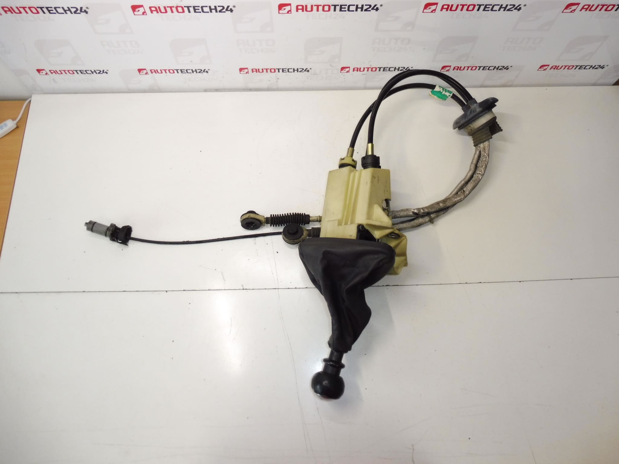 Lo sfondo e lo spostamento di 6 velocità Citroën Peugeot 2400p7 2444x8 241059