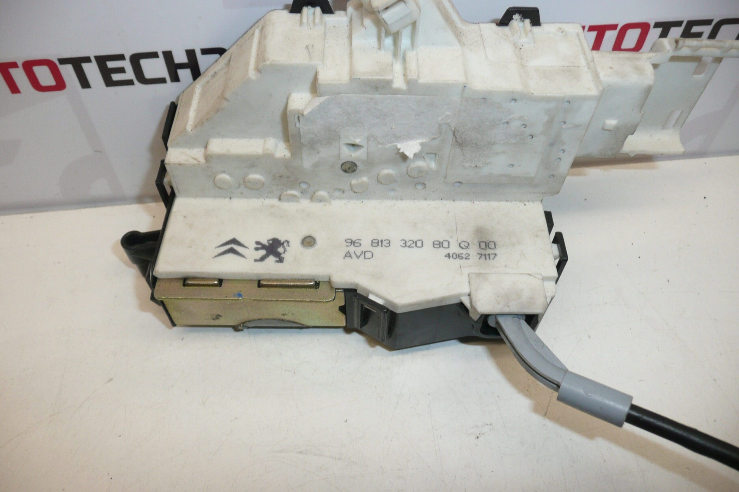 Serratura porta anteriore destra Citroën C4 3DV 9681332080 9136EV - immagine 2