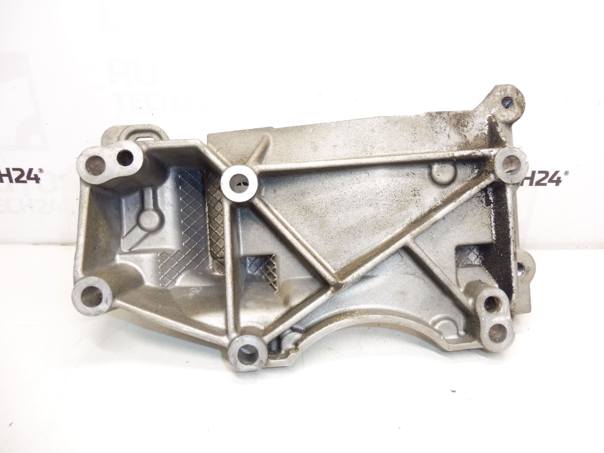 Supporto Alternatore 1.8 16V 2.0 16V Citroën Peugeot 9648735580 5706J8 - immagine 2