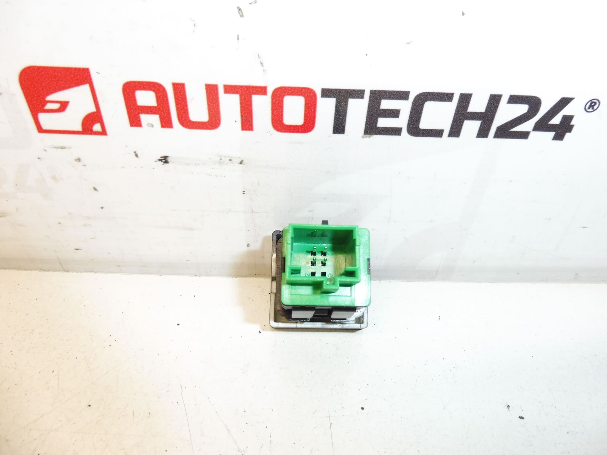 Interruttore Di Chiusura Centralizzata Citroën Peugeot 96582880XT 6490E1 - immagine 2