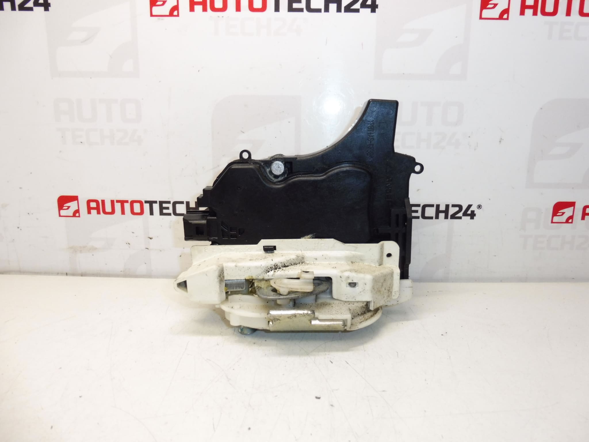 Blocco della porta posteriore sinistra Citroën C-Crosser Peugeot 4007 9137N0