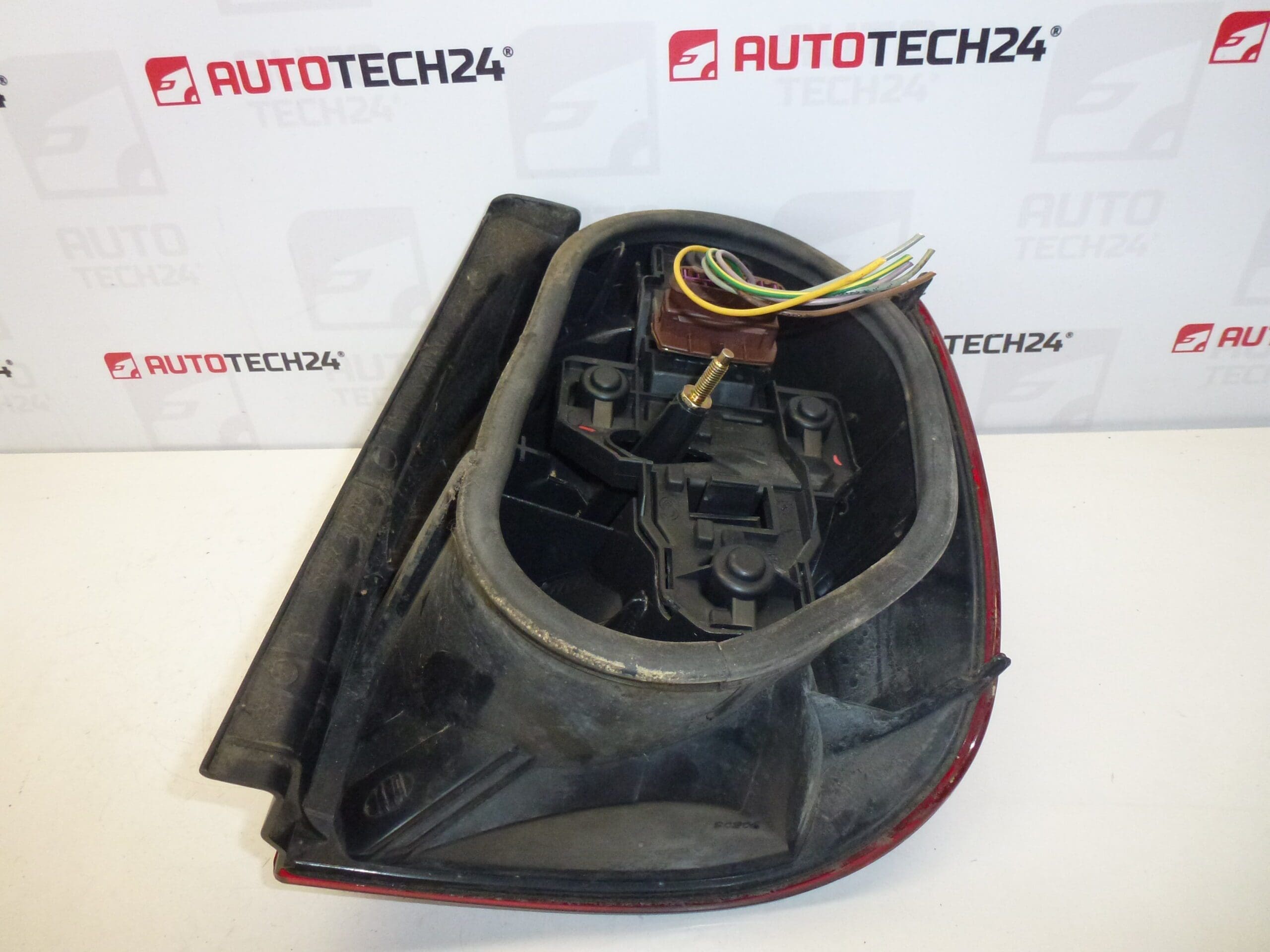 Fanale posteriore sinistro Citroën Xsara Kombi 6350J8 - immagine 2