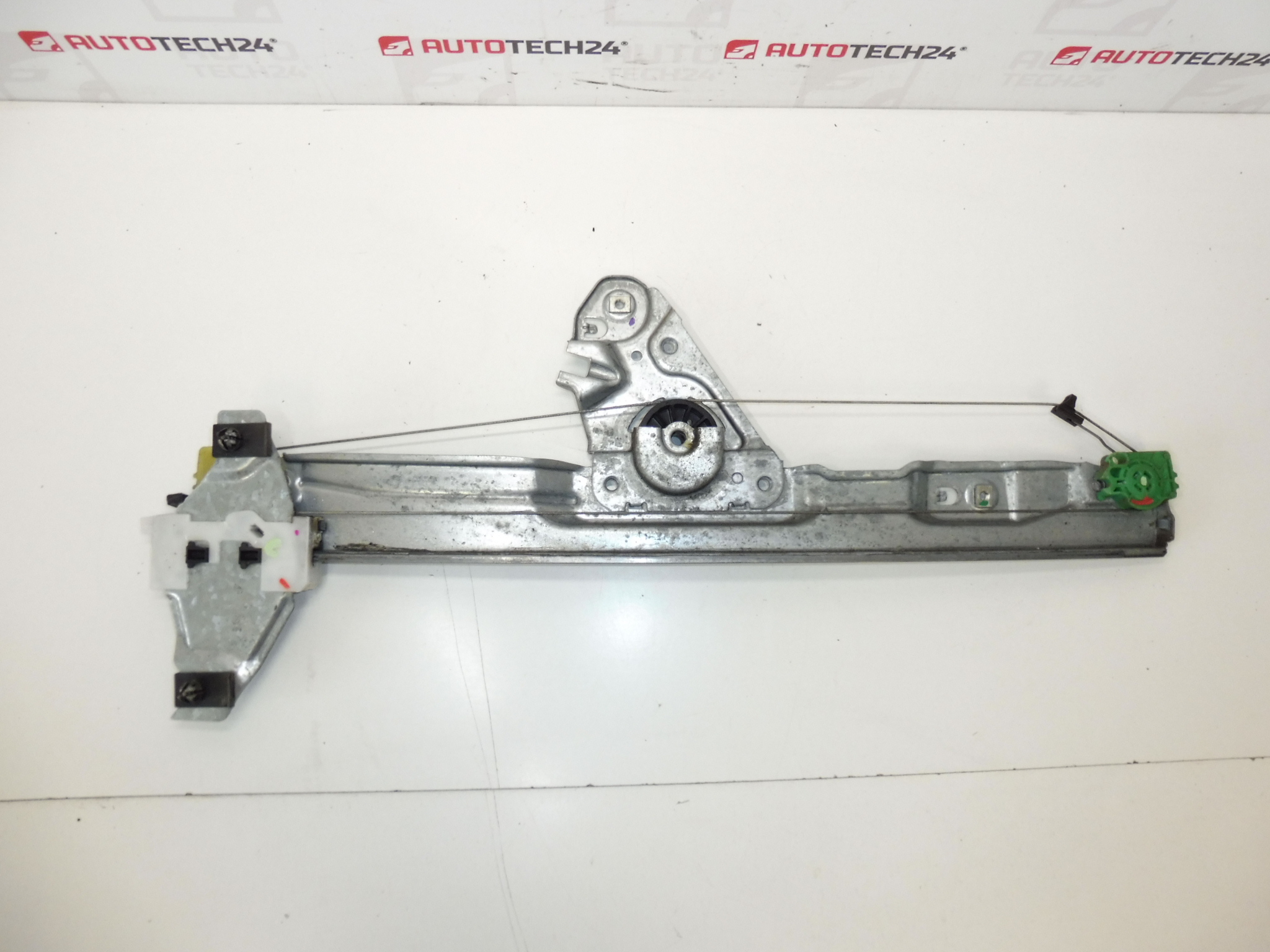 Meccanismo di trazione del finestrino destro della Peugeot 308 9658926980 9222CV