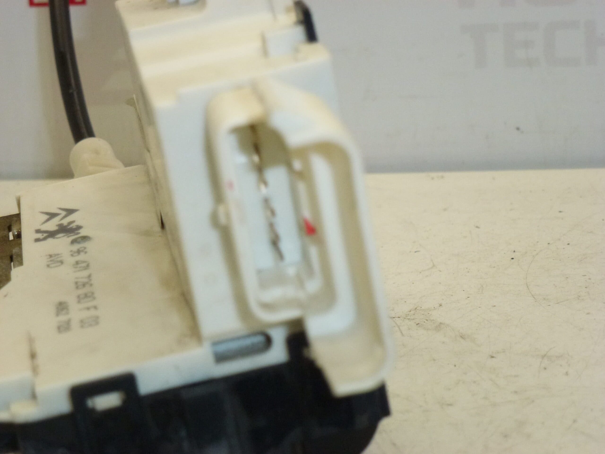 Serratura porta anteriore destra Citroën C4 9647172680 9136R8 9136ES - immagine 2