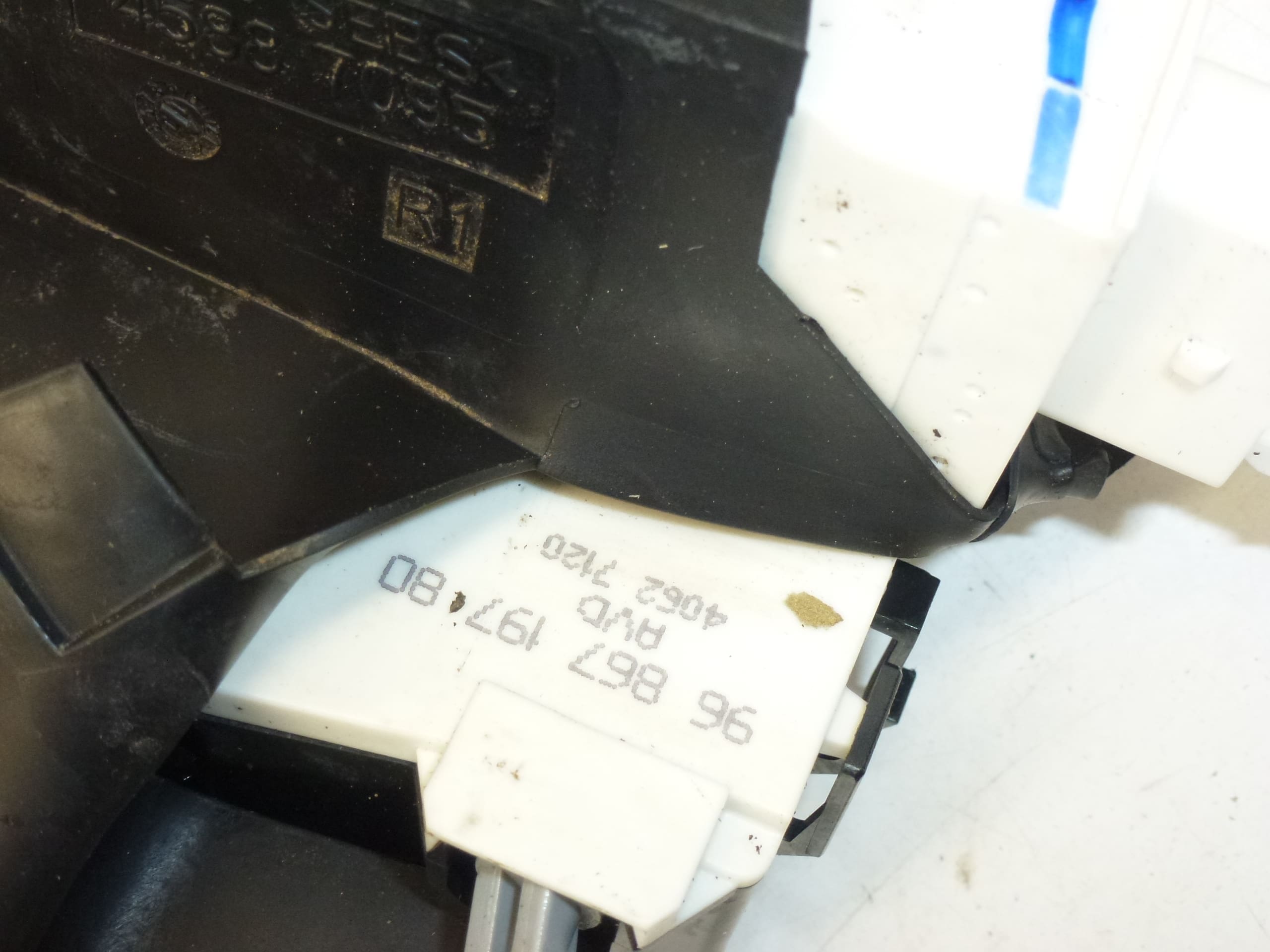 Serratura porta anteriore destra Citroën C4 9686719780 9136ES - immagine 2