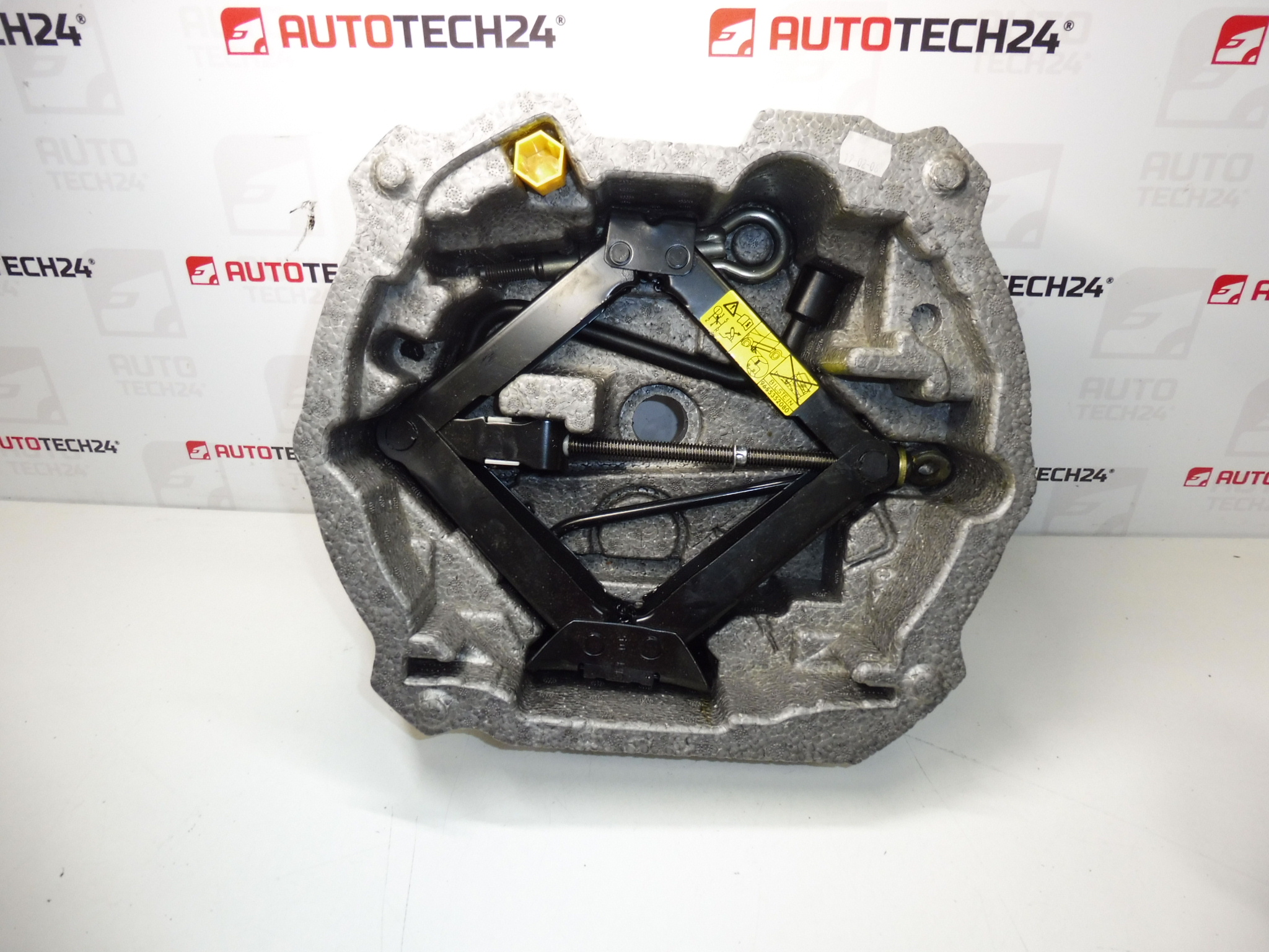 Attrezzo leva, chiave per ruote, occhione di traino Citroën C5 II 672599 6736C1 674414