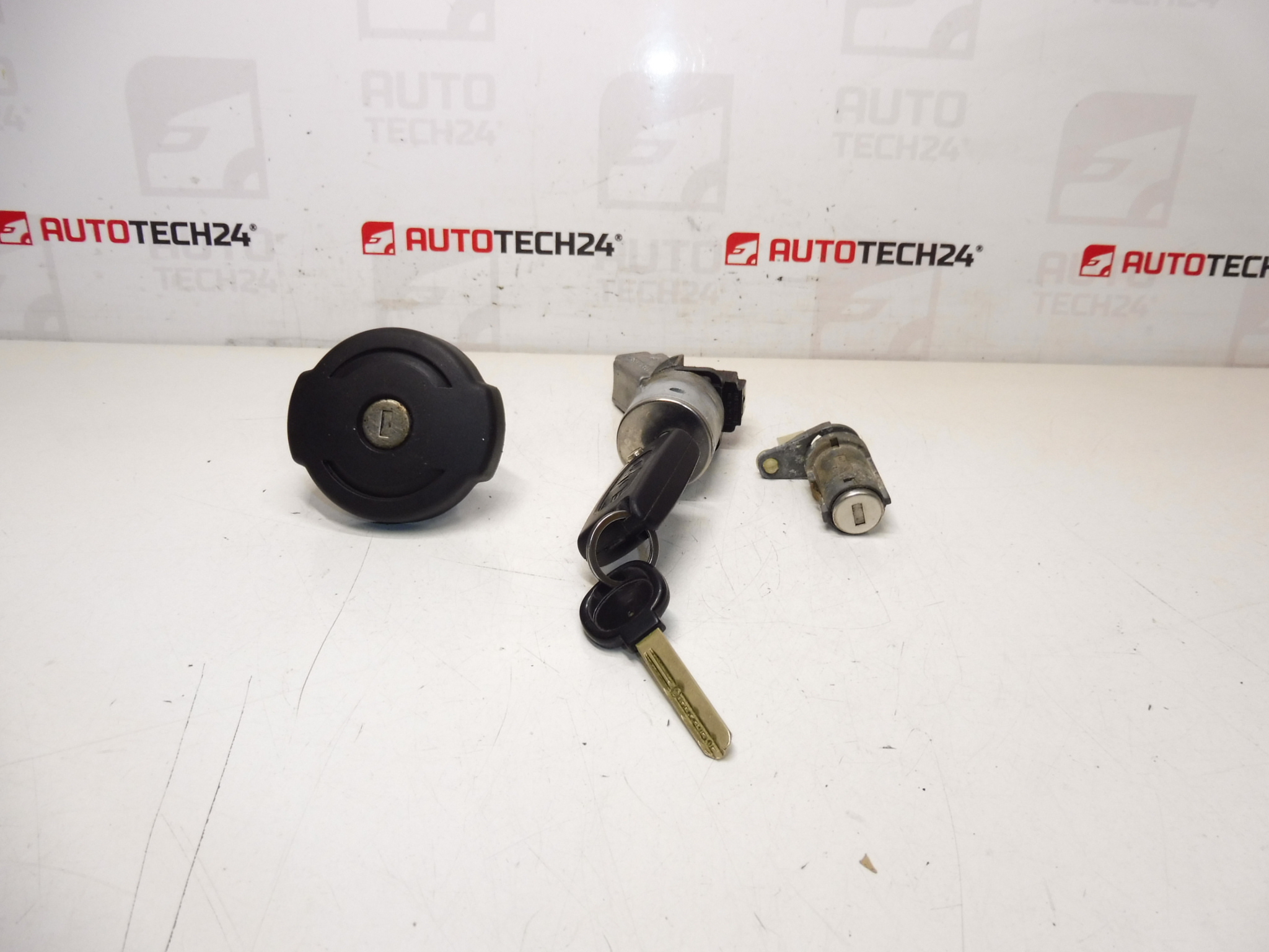 Kit serrature con una chiave per Peugeot 307 - codici 4162JC/4162KG