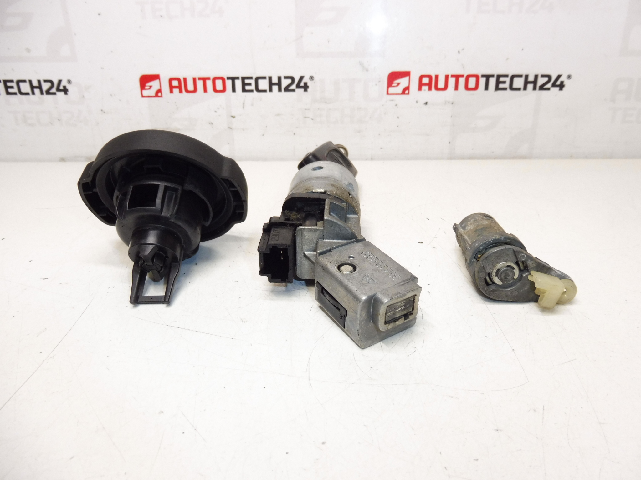 Kit serrature con una chiave per Peugeot 307 - codici 4162JC/4162KG