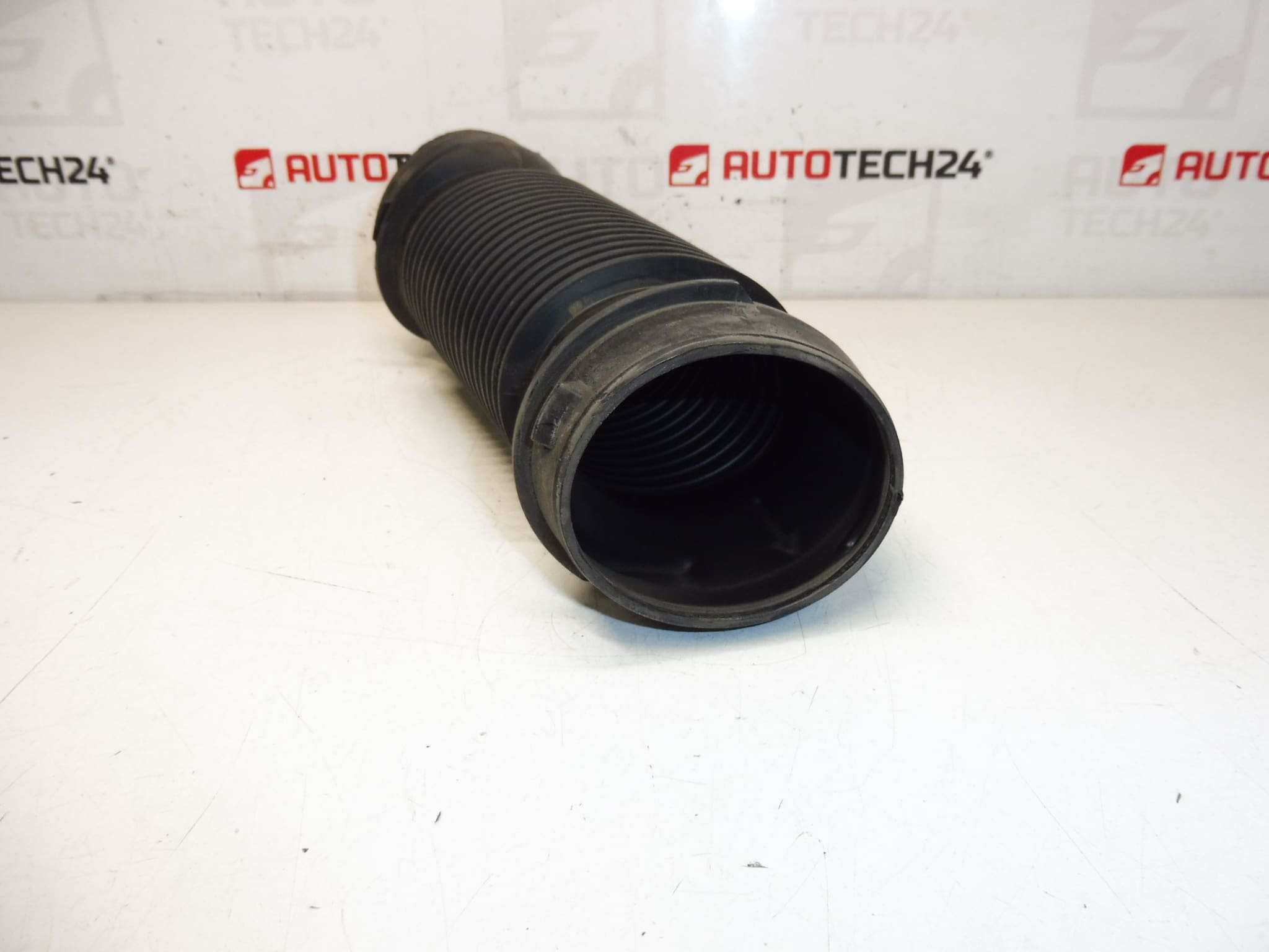 Ugello presa d'aria 1.4 VTI 70 kW 8FS Citroën Peugeot 9684577280 1436R0 - immagine 2