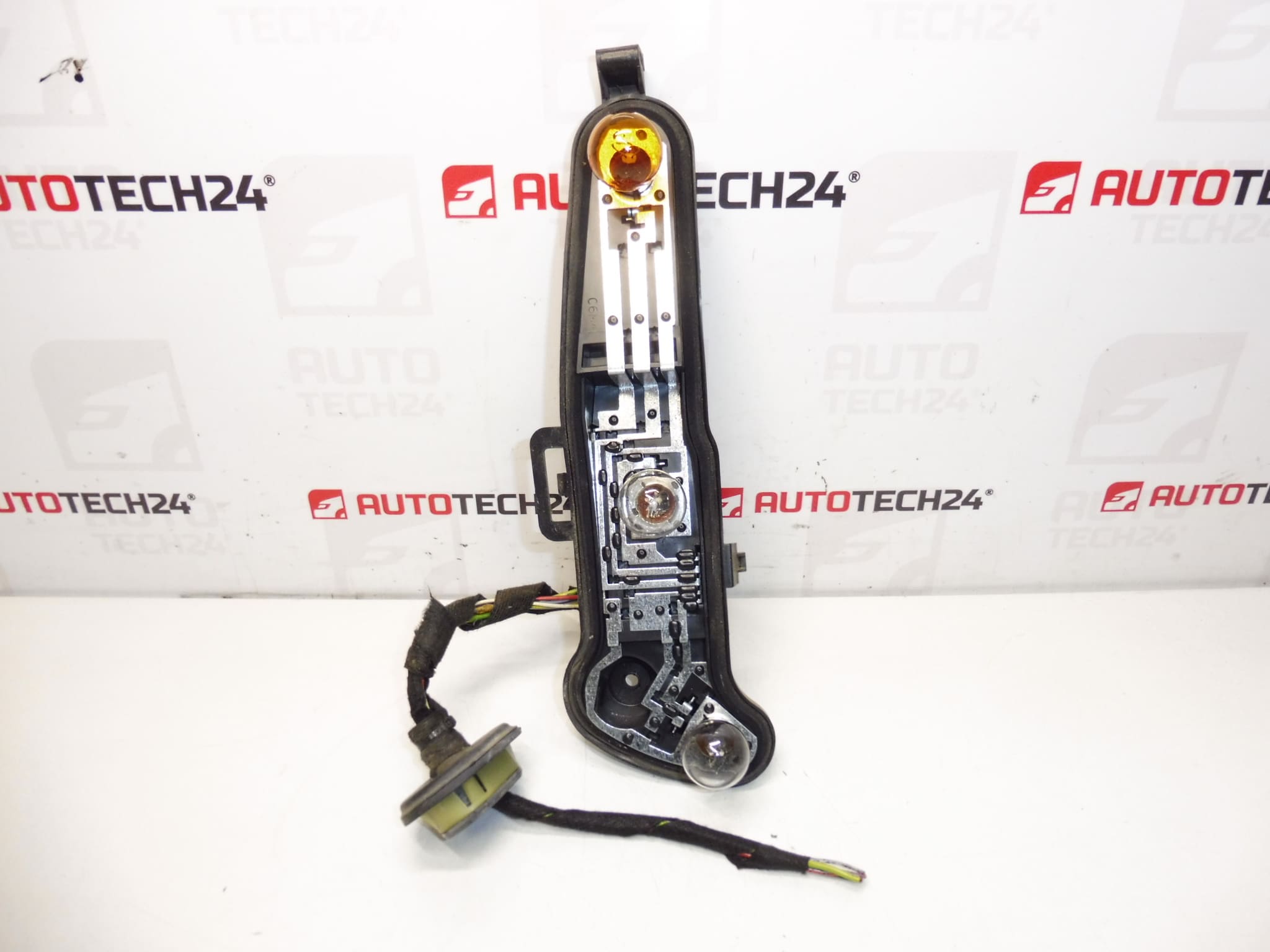 Base lampada posteriore destra Citroën C4 Coupe 9646801677 6351T6