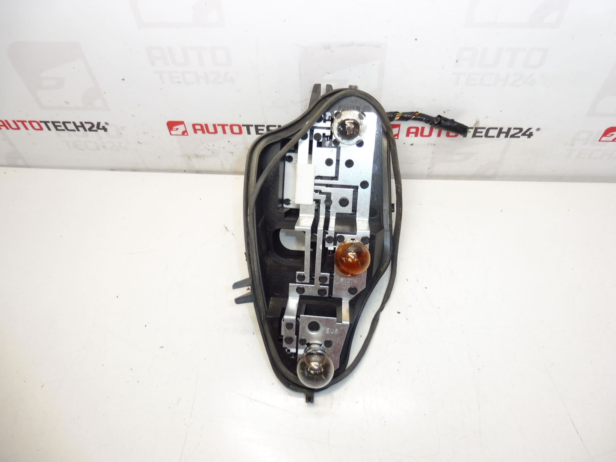 Parafango base fanale posteriore destro Citroën C3 II 6351KQ