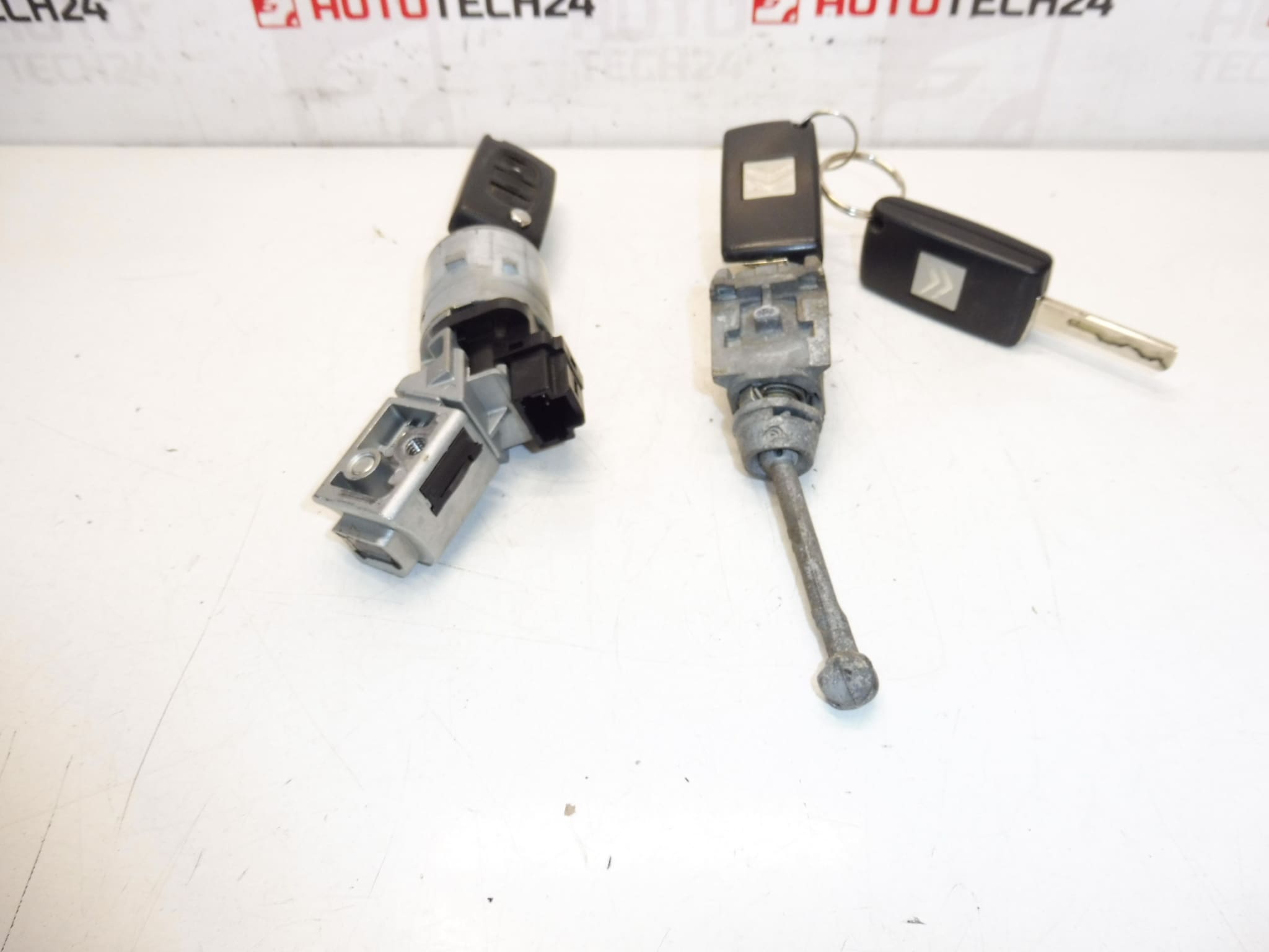 Set di serrature e 3 chiavi Citroën Peugeot 4162KF 4162KC - immagine 2