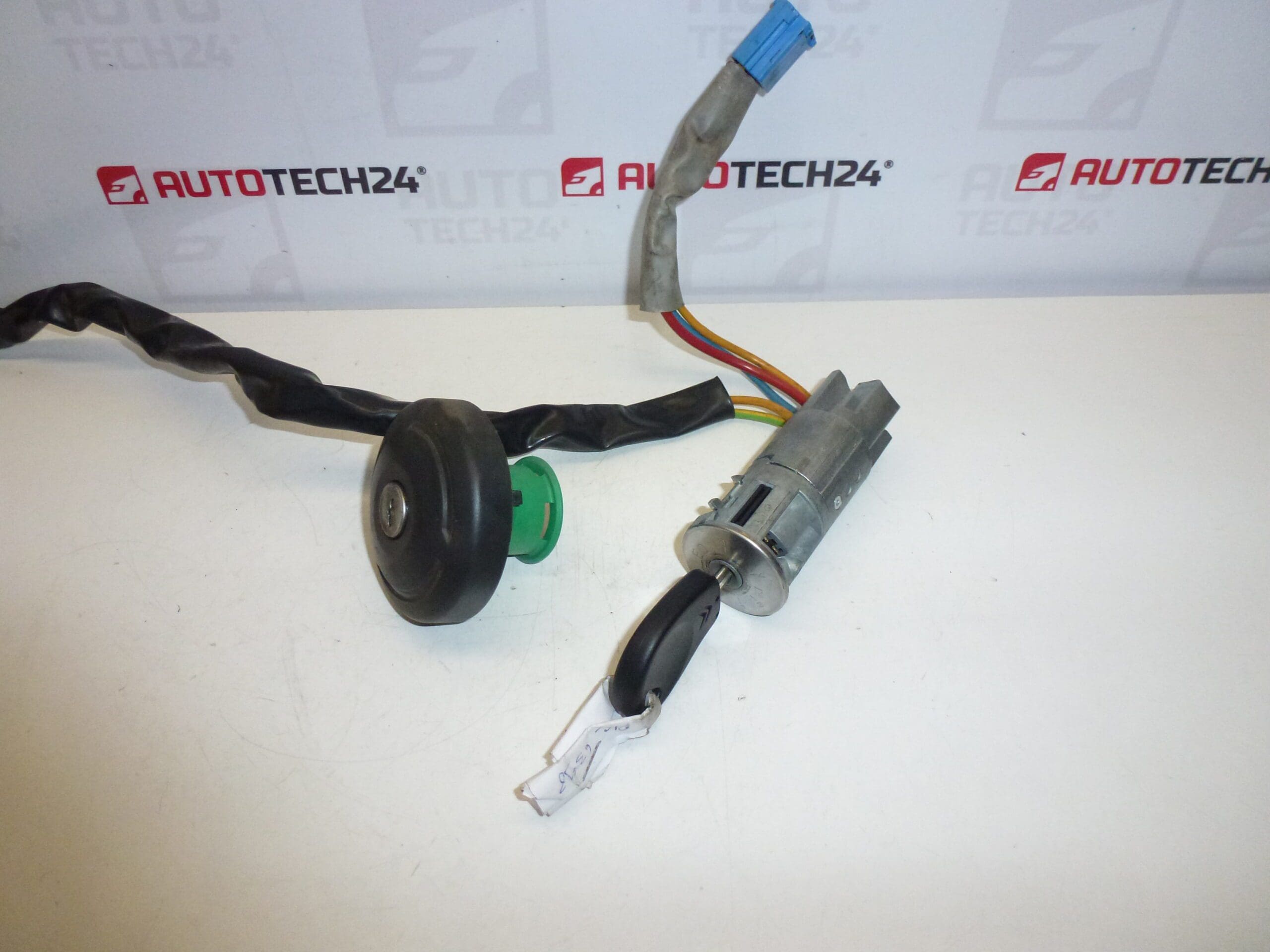 Blocchetto di accensione con una chiave Citroën Xsara Picasso 4162HK