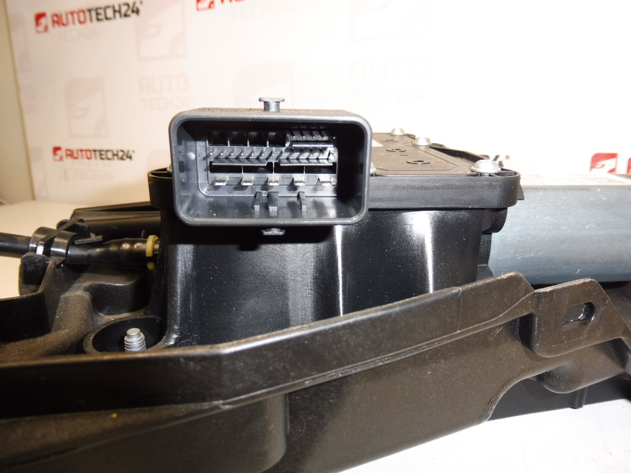 Freno a mano elettronico Peugeot 3008 I 0204280099 9684898480 470209
