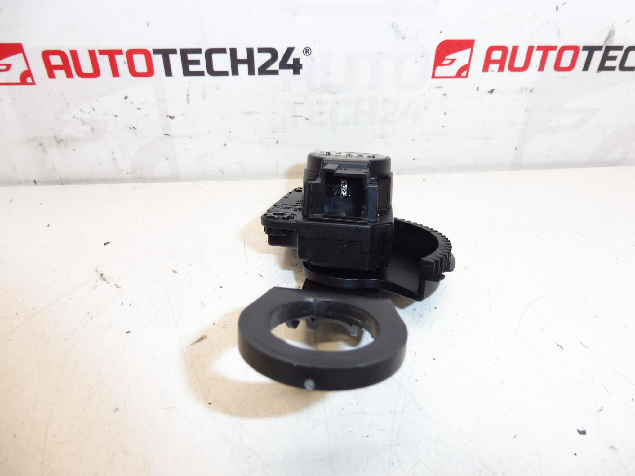 Attuatore riscaldatore BEHR Citroën Z5509001 28006148A 647998