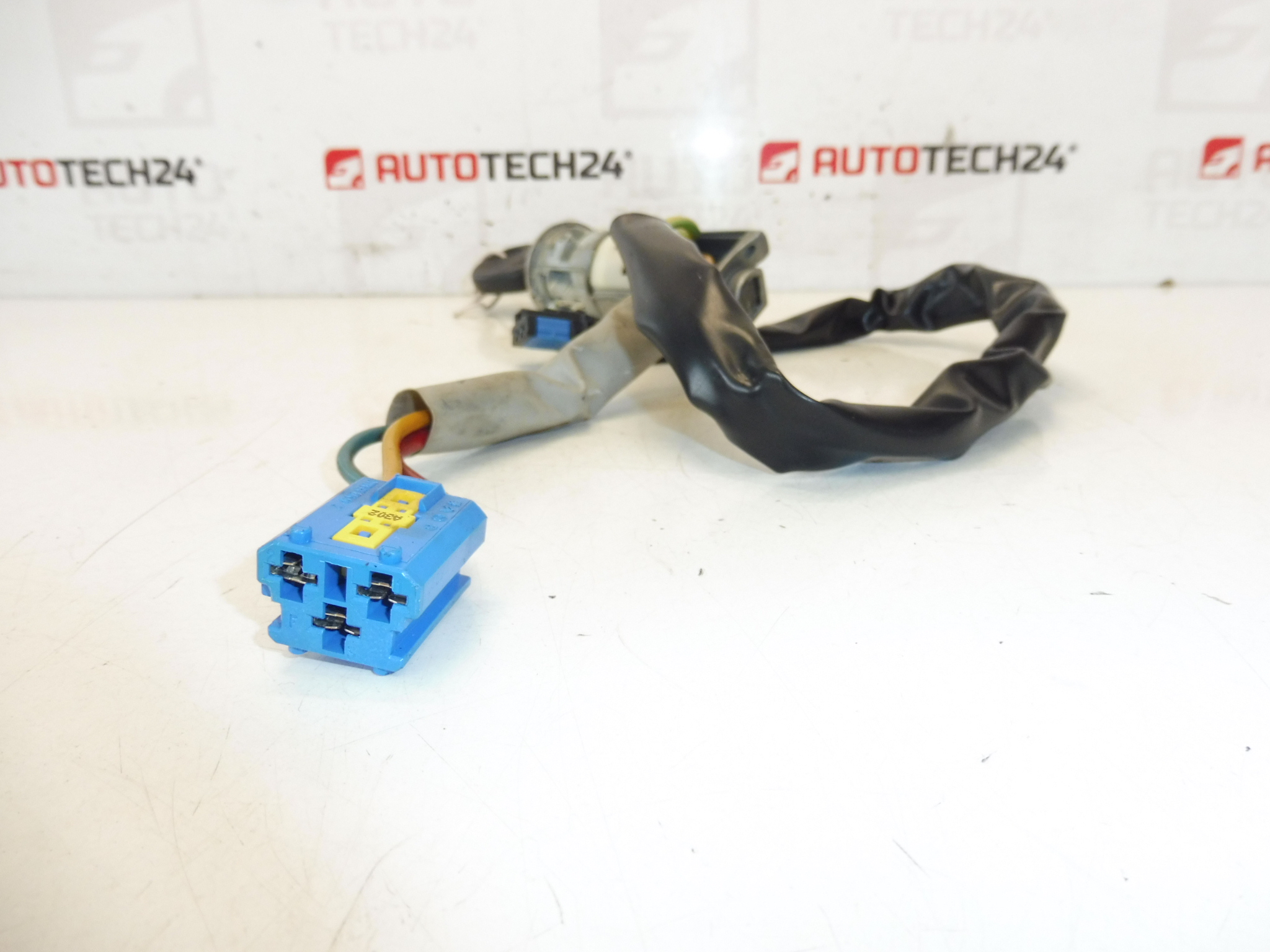 Blocchetto di accensione con una chiave Citroën Xsara Picasso 4162HK